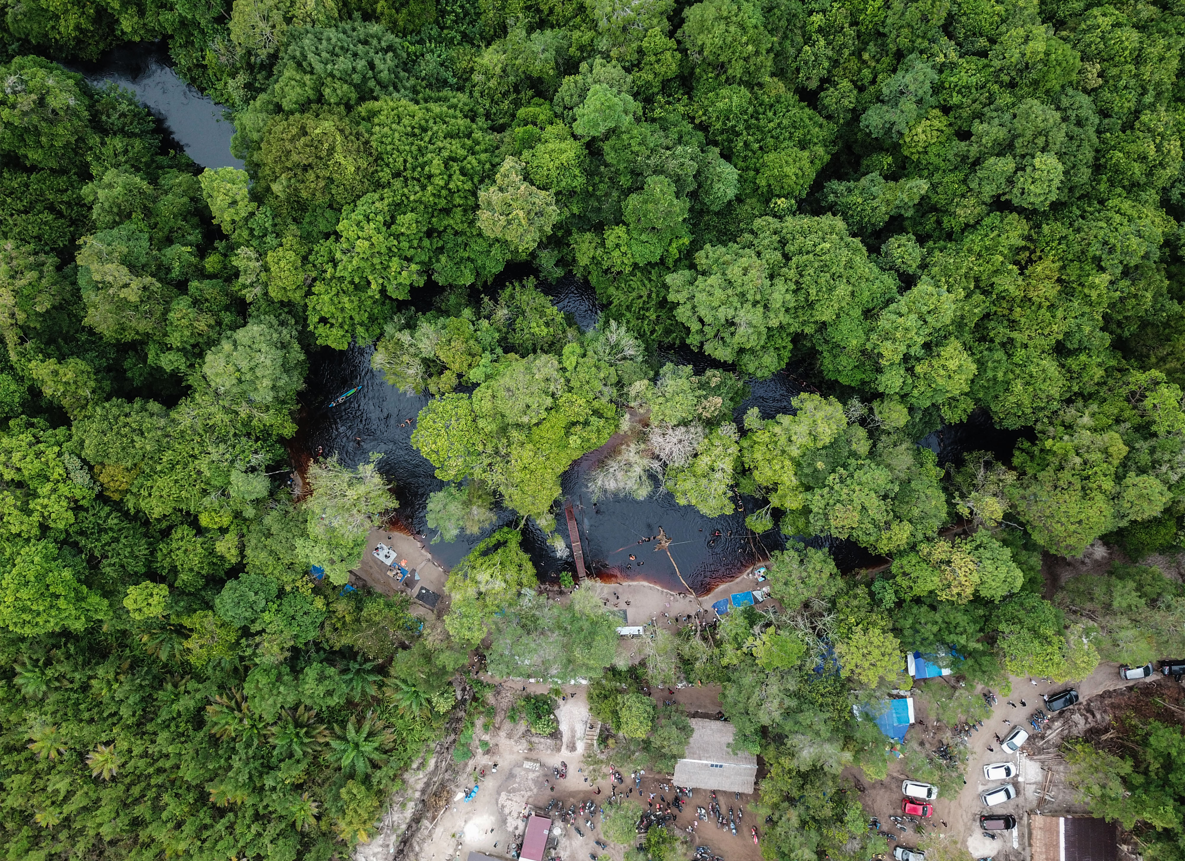 OBJEK WISATA PEMANDIAN AIR GAMBUT DI PALANGKARAYA, KALTENG.