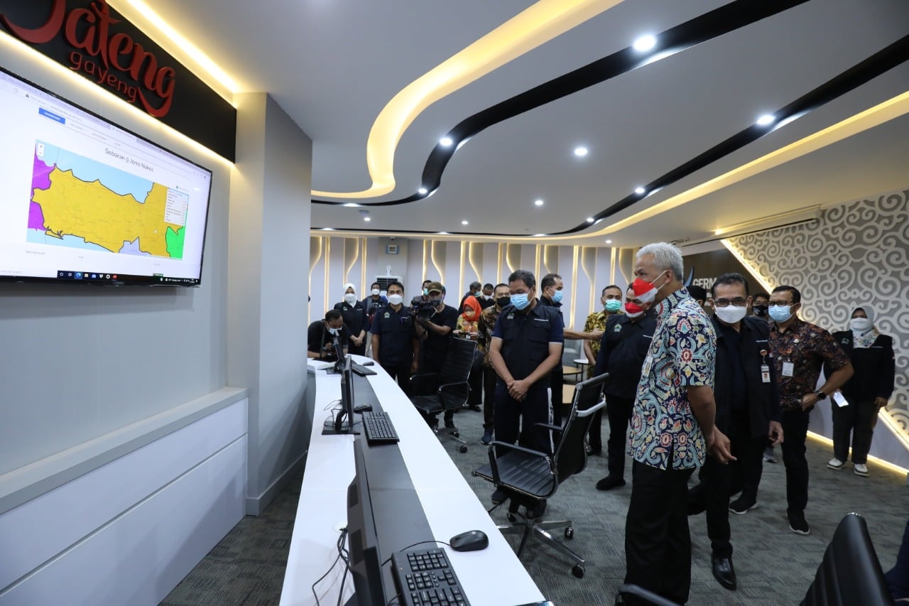 Gubernur Jawa Tengah, Ganjar Pranowo meresmikan Command Center atau pusat kendali kesehatan, Jumat (31/12/2021)