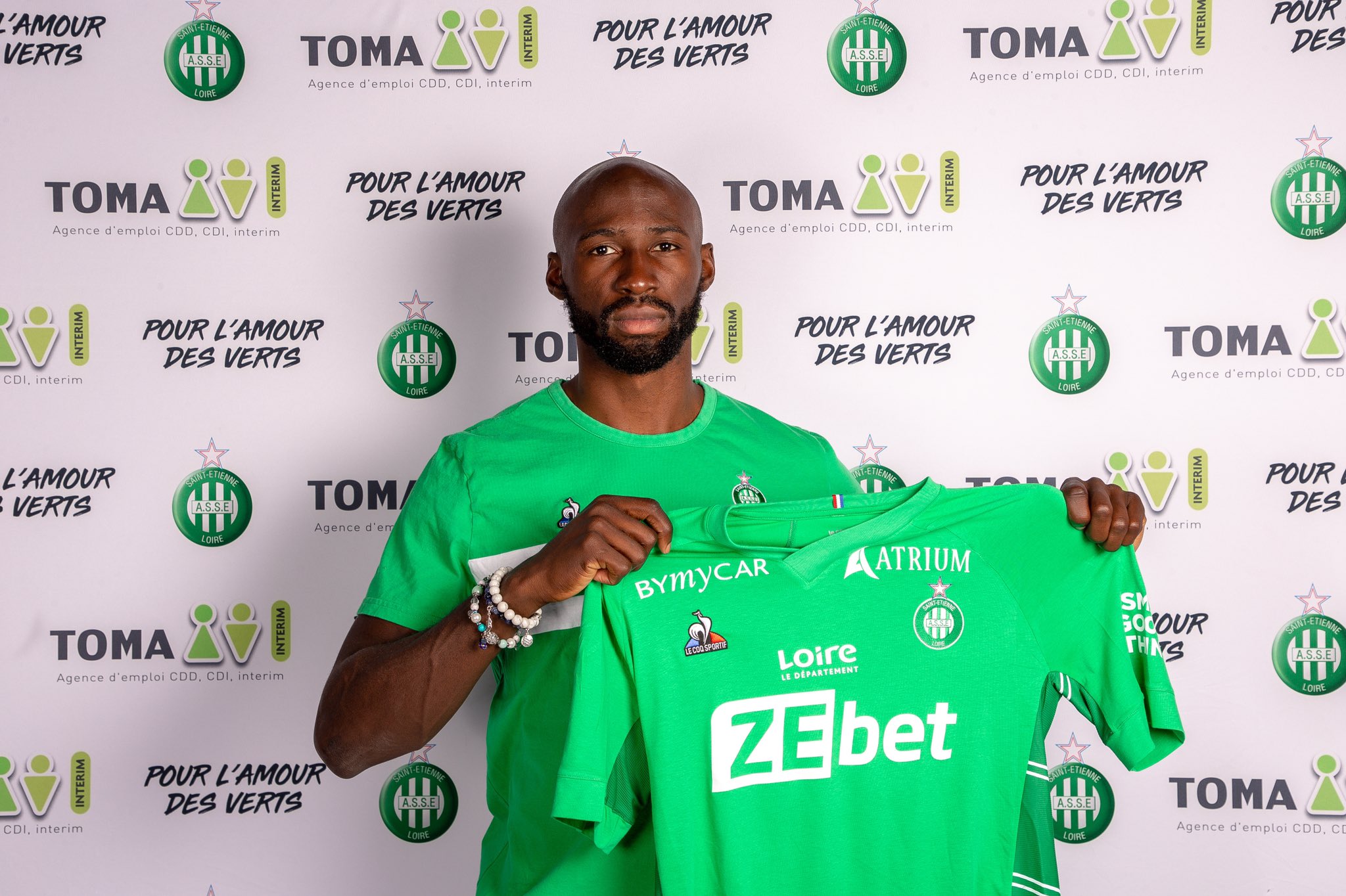 Pemain anyar Saint-Etienne Eliaquim Mangala
