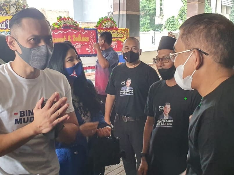 Ketua DPD Partai Demokrat DKI Jakarta, Mujiyono mendampingi Ketua Umum Partai Demokrat, Agus Harimurti Yudhoyono saat menghadiri HUT BMI ke 