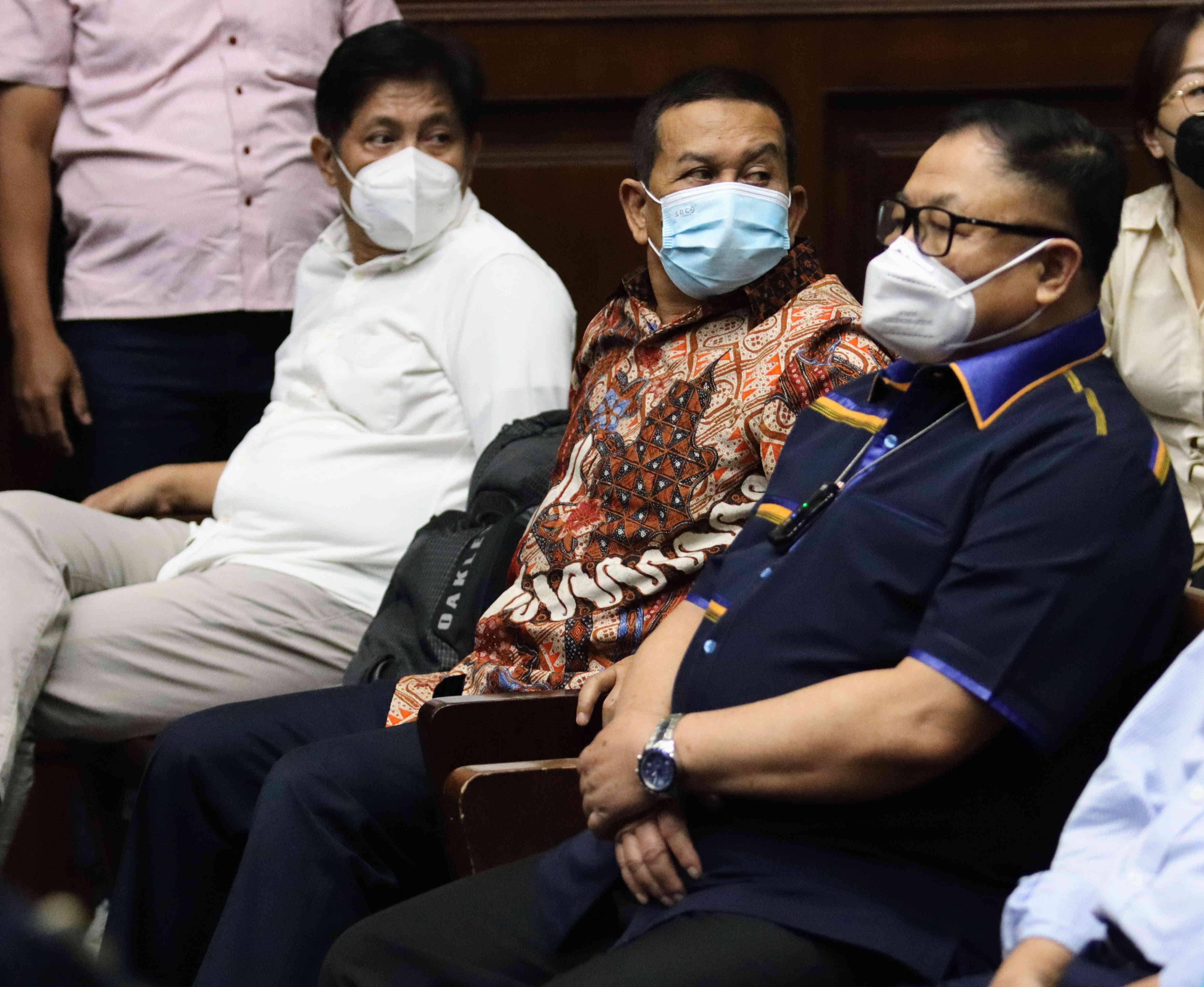 dua mantan Driektur Utama Asabri Sonny Widjaja dan Adam Damiri mendengarkan vonis hakim soal kasus ASABRI