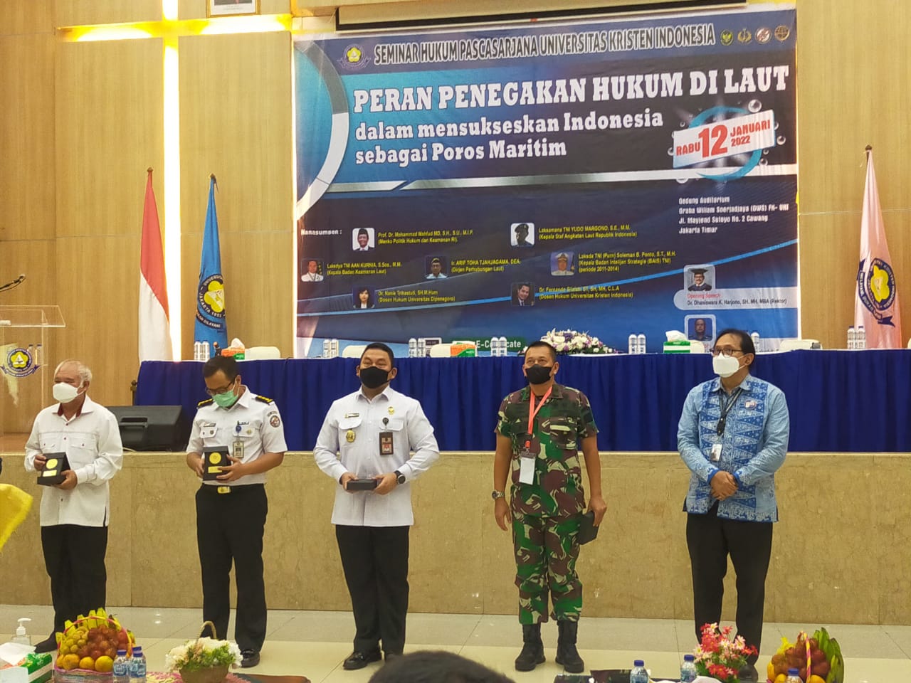 Para pembicara dalam  seminar nasional bertajuk Peran Penegakan Hukum di Laut.  