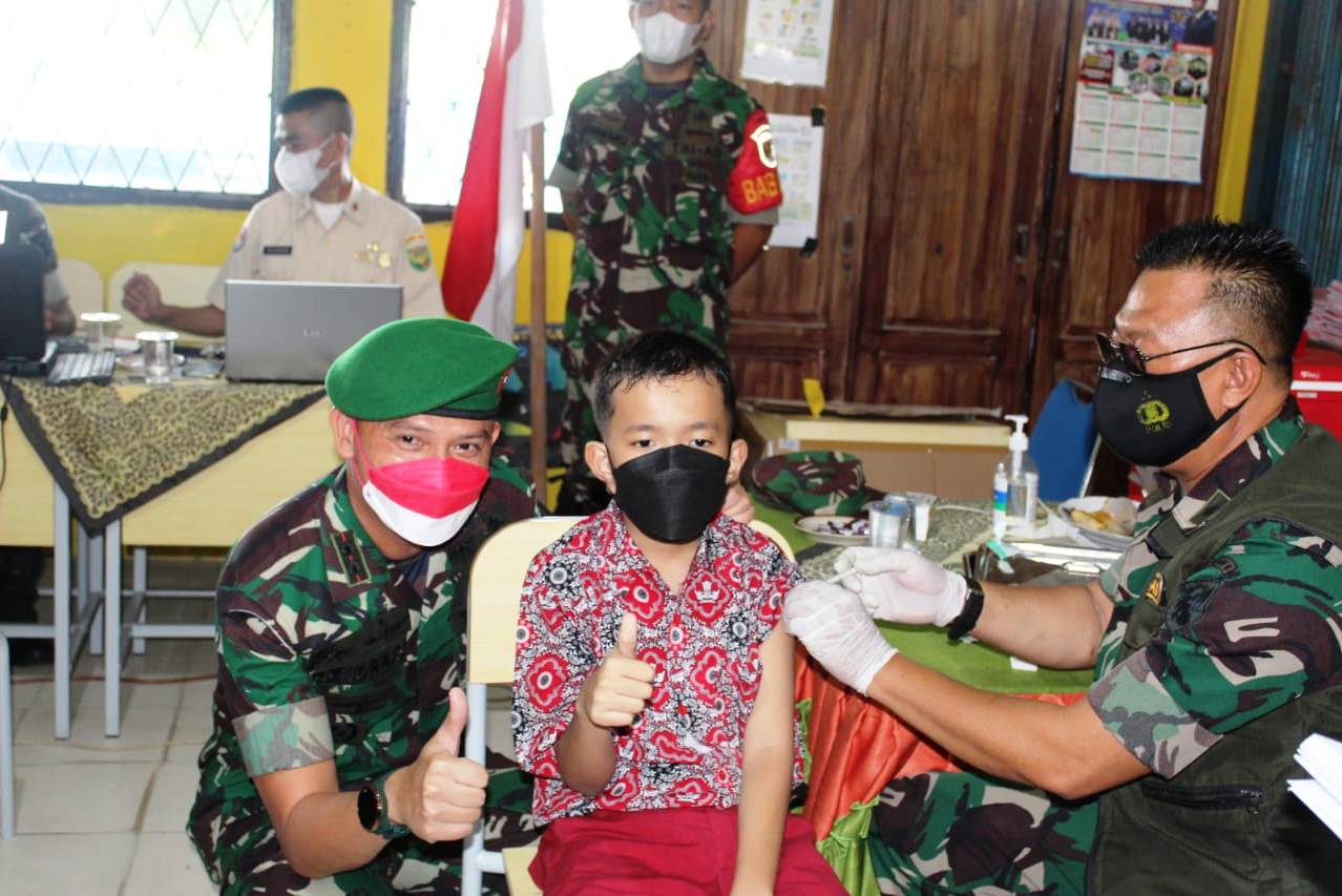 Kodim 0402/OKI menggelar vaksinasi yang menyasar anak-anak siswa SD di sekitar wilayah Kayuagung, di antaranya SDN 1, SDN 5, SDN 14 dan SDN 