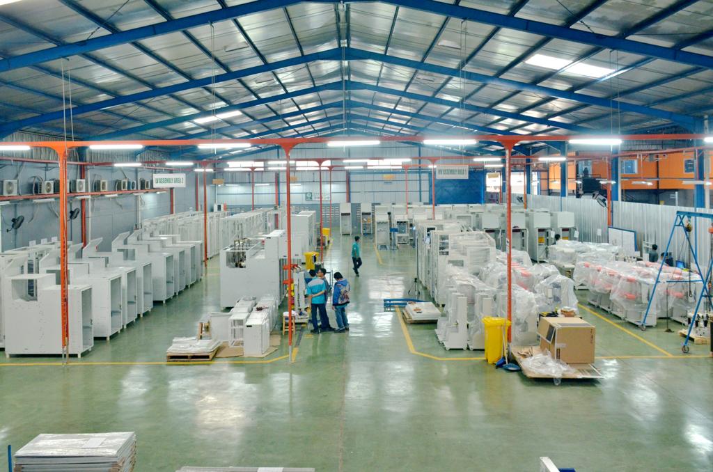 Pabrik produsen panel listrik milik PT Semacom Integrated Tbk (SEMA).