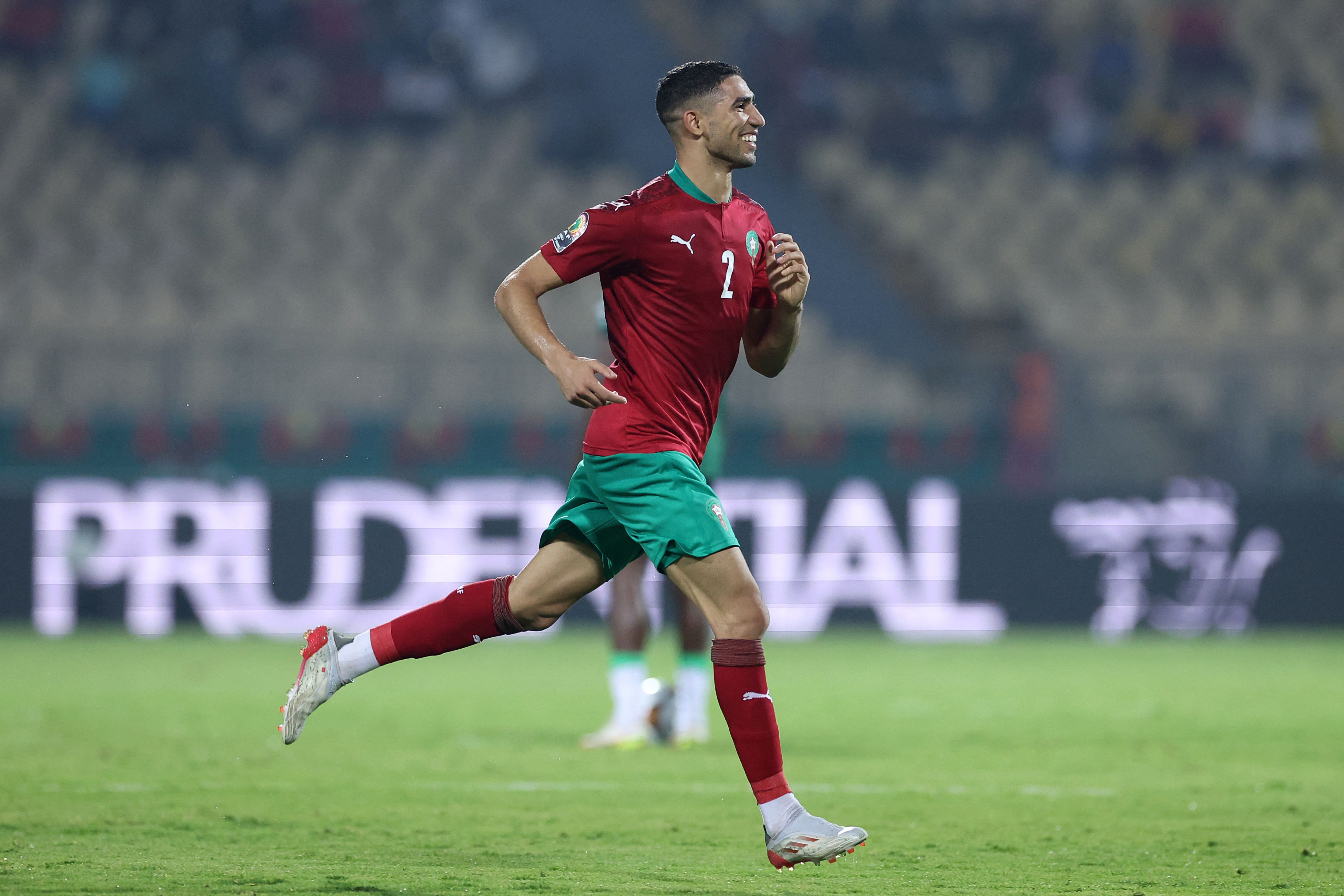 Bek Maroko Achraf hakimi melakukan selebrasi usai mencetak gol ke gawang Malawi di laga Piala Afrika.