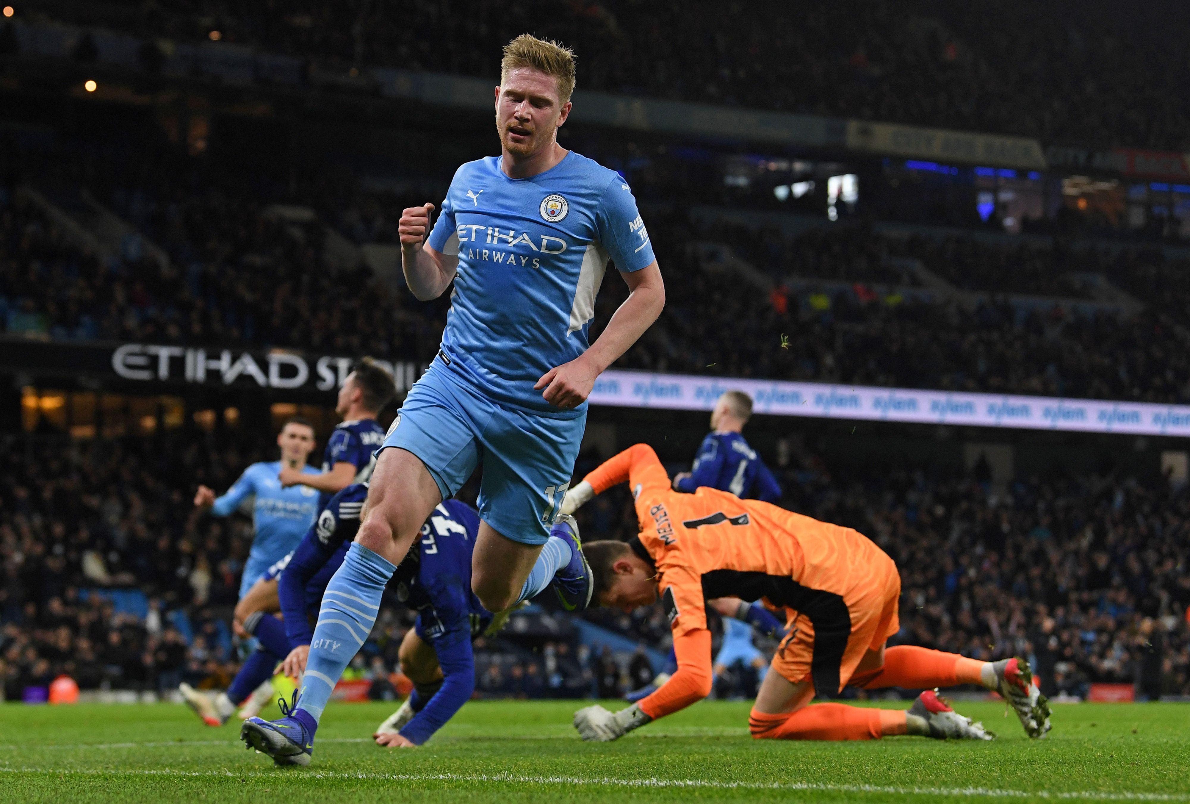  Gelandang Manchester City, Kevin De Bruyne, melakukan selebrasi setelah menjebol gawang Leed Uniteds. 