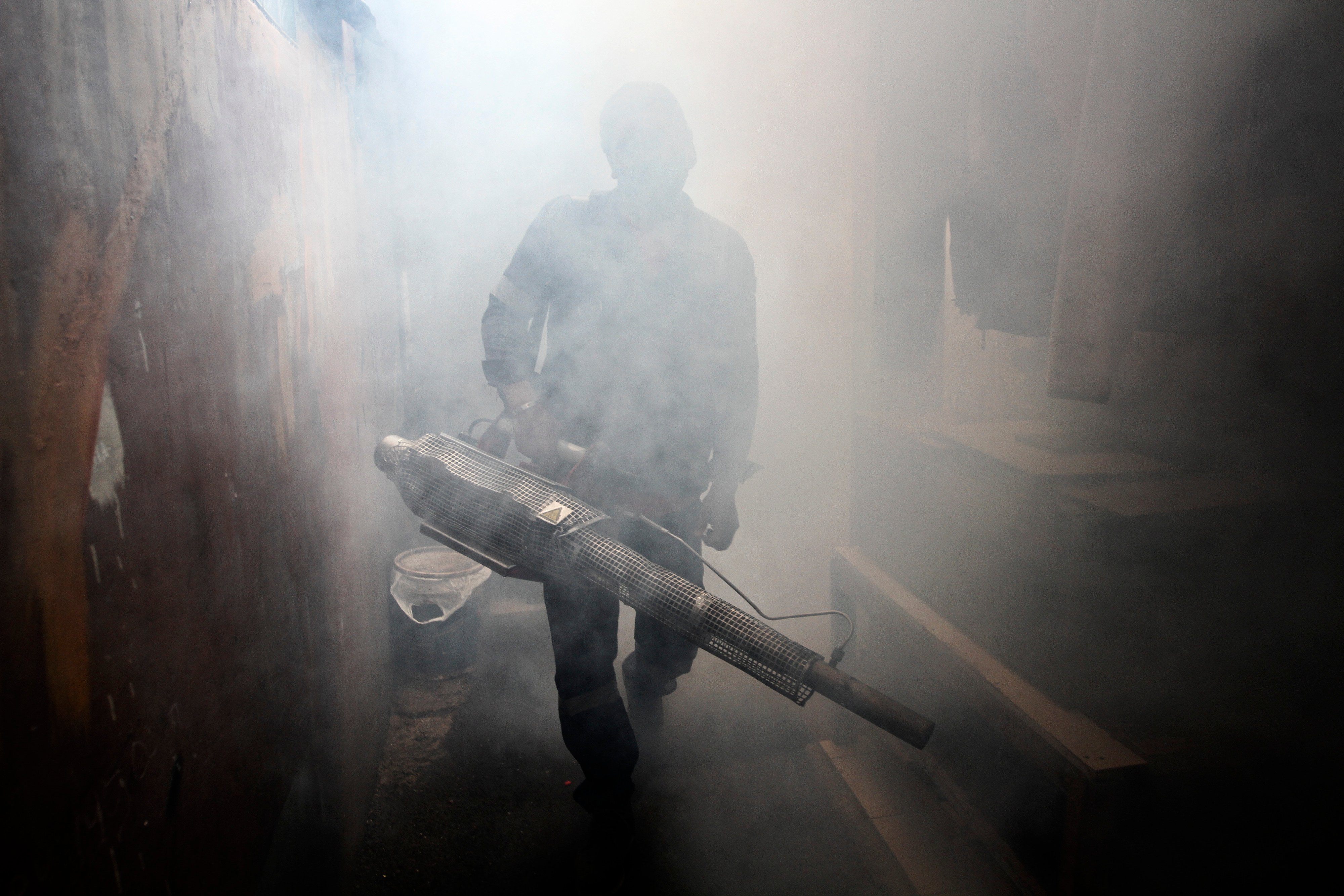 Pengasapan di Lingkungan warga untuk mengantisipasi penyebaran DBD