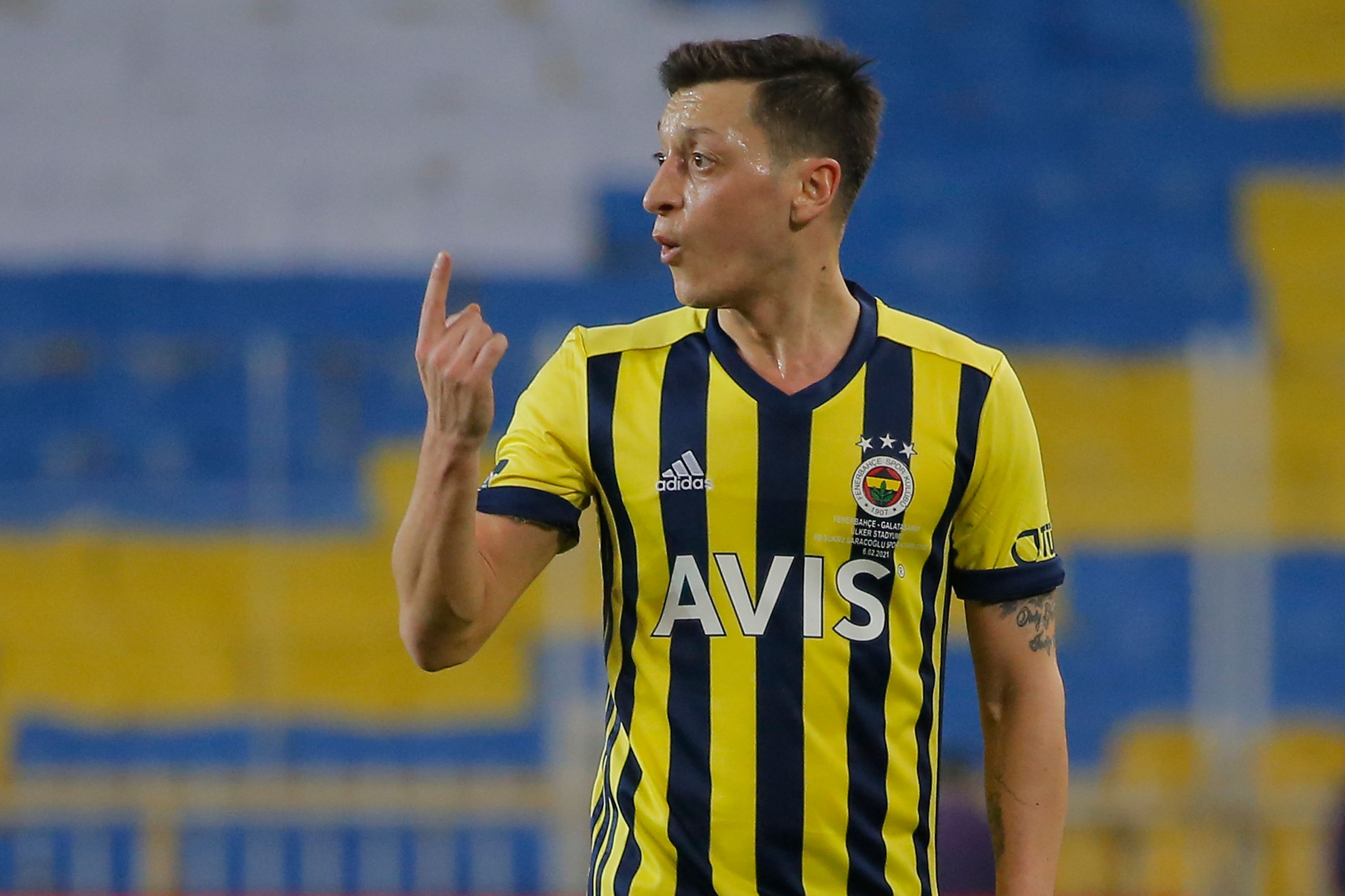 Mantan gelandang timnas Jerman Mesut Ozil yang kini bermain di klub Turki Fenerbahce rumornya akan diboyong Rans Cilegon.