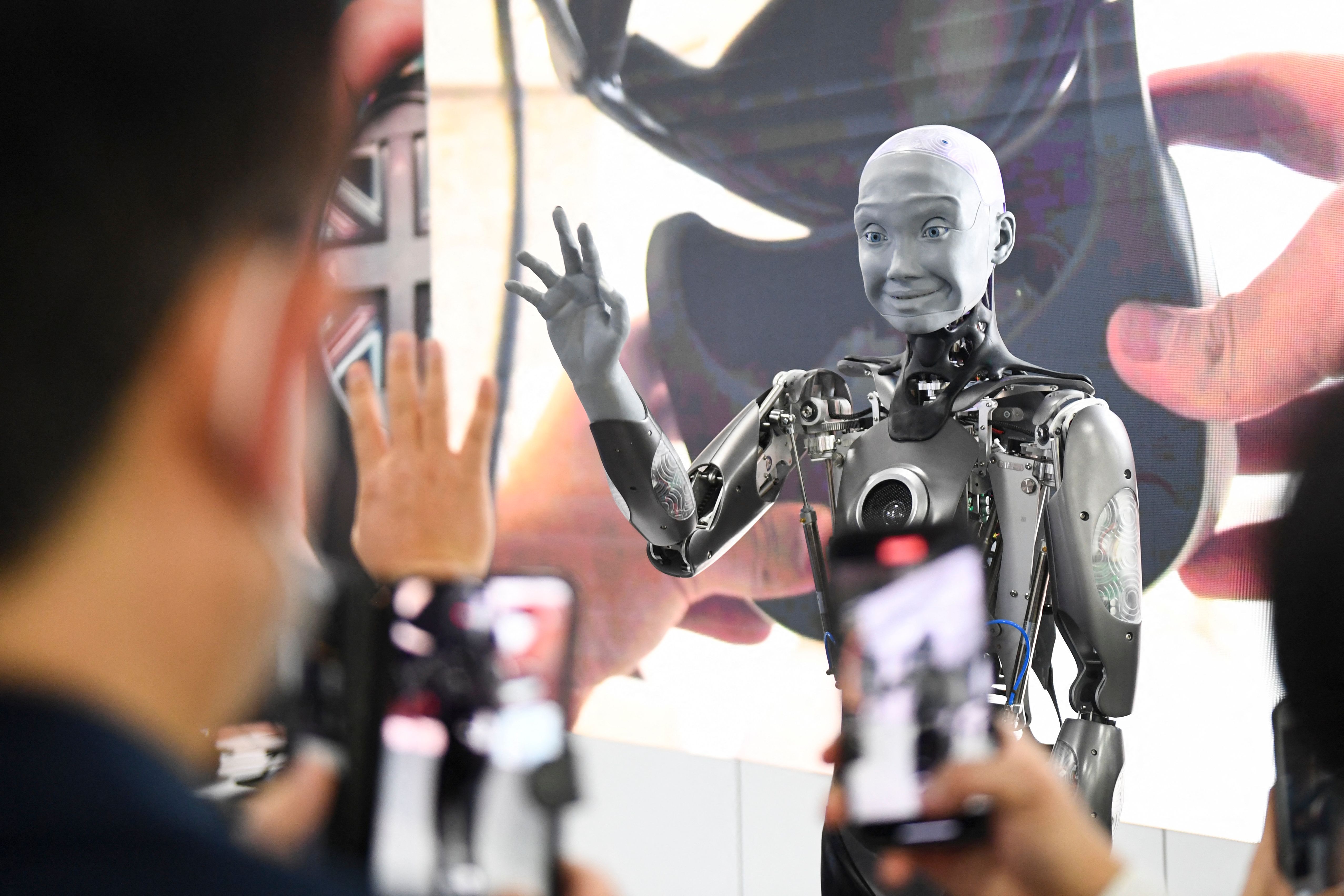 Robot manusia Engineered Arts Ameca dengan artificial intelligence dalam Consumer Electronics Show di Las Vegas, Nevada, Rabu (5/1/2022)