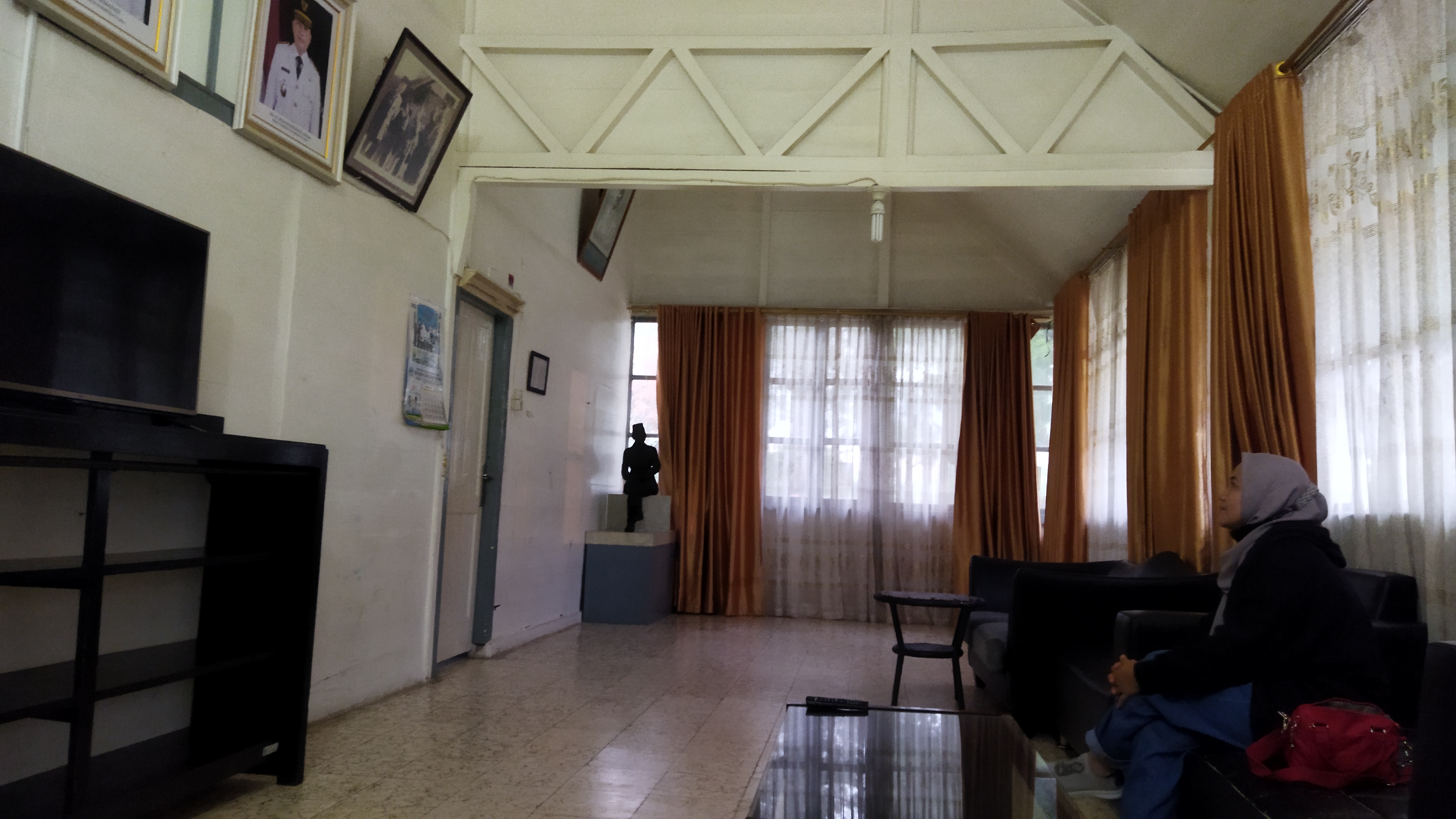 Ruang tengah Pesanggrahan Bung Karno di Berastagi, Kabupaten Karo, Sumatra Utara