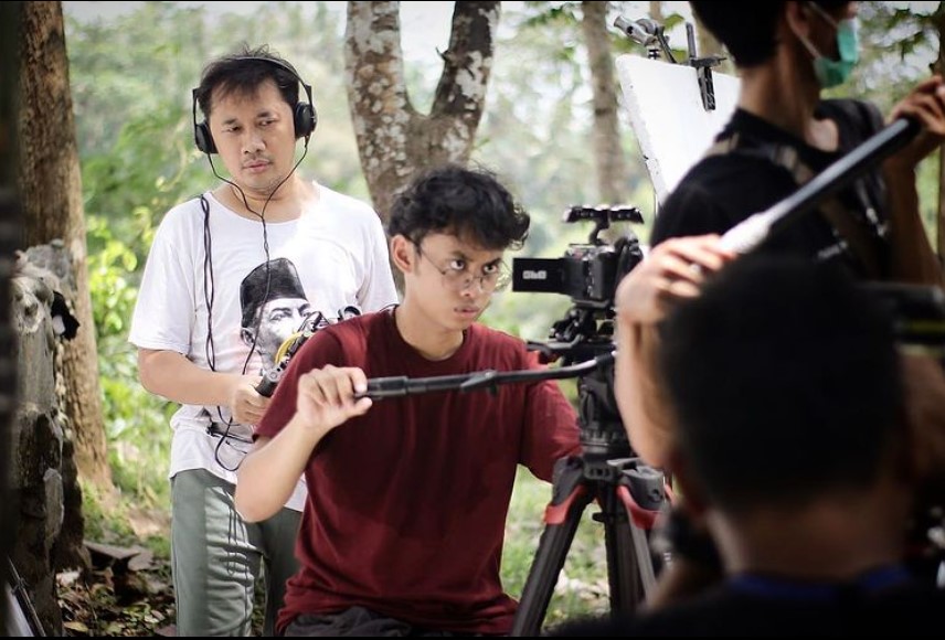 Hanung Bramantyo (kiri)