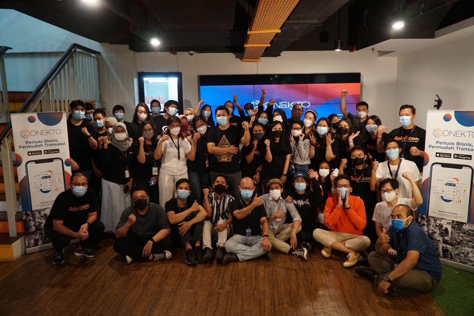 Tim Ralali.com saat peluncuran Konekto