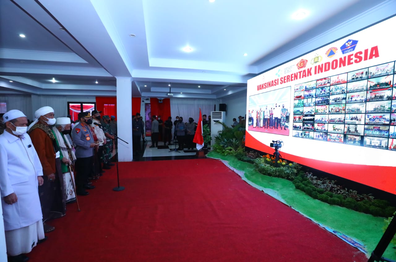 Kapolri meninjau akselerasi percepatan vaksinasi di Banten.