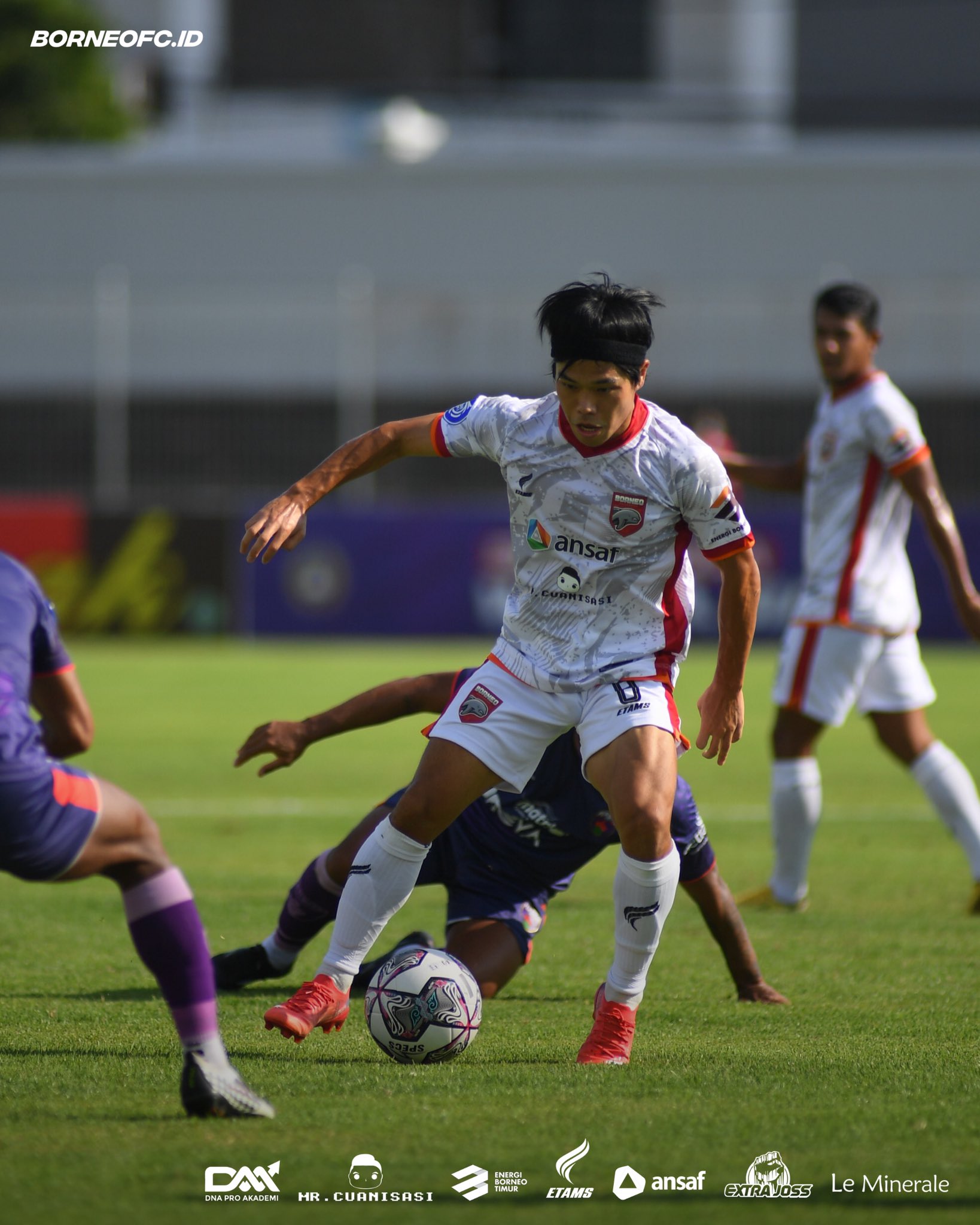 Laga Persita lawan Borneo FC