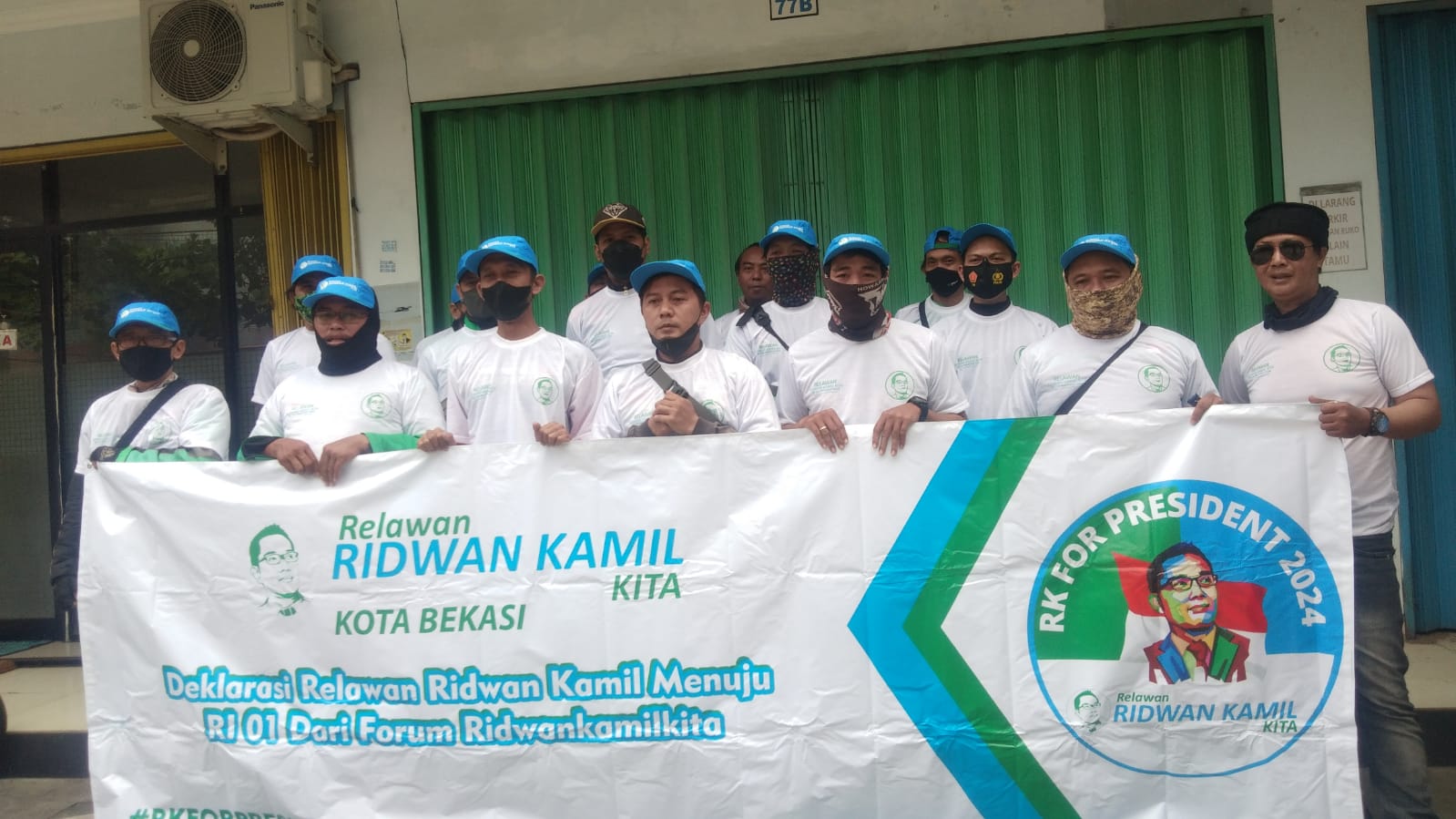Sejumlah relawan di Bekasi mendeklarasikan diri mendukung Ridwan Kamil sebagai Capres 2024