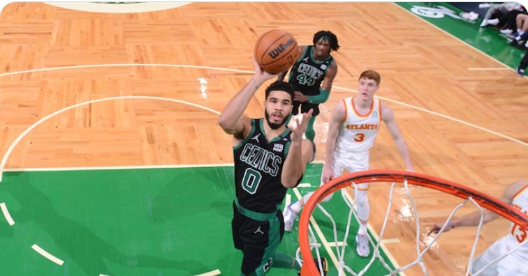 Laga NBA antara Boston Celtics dan Atlanta Hawks