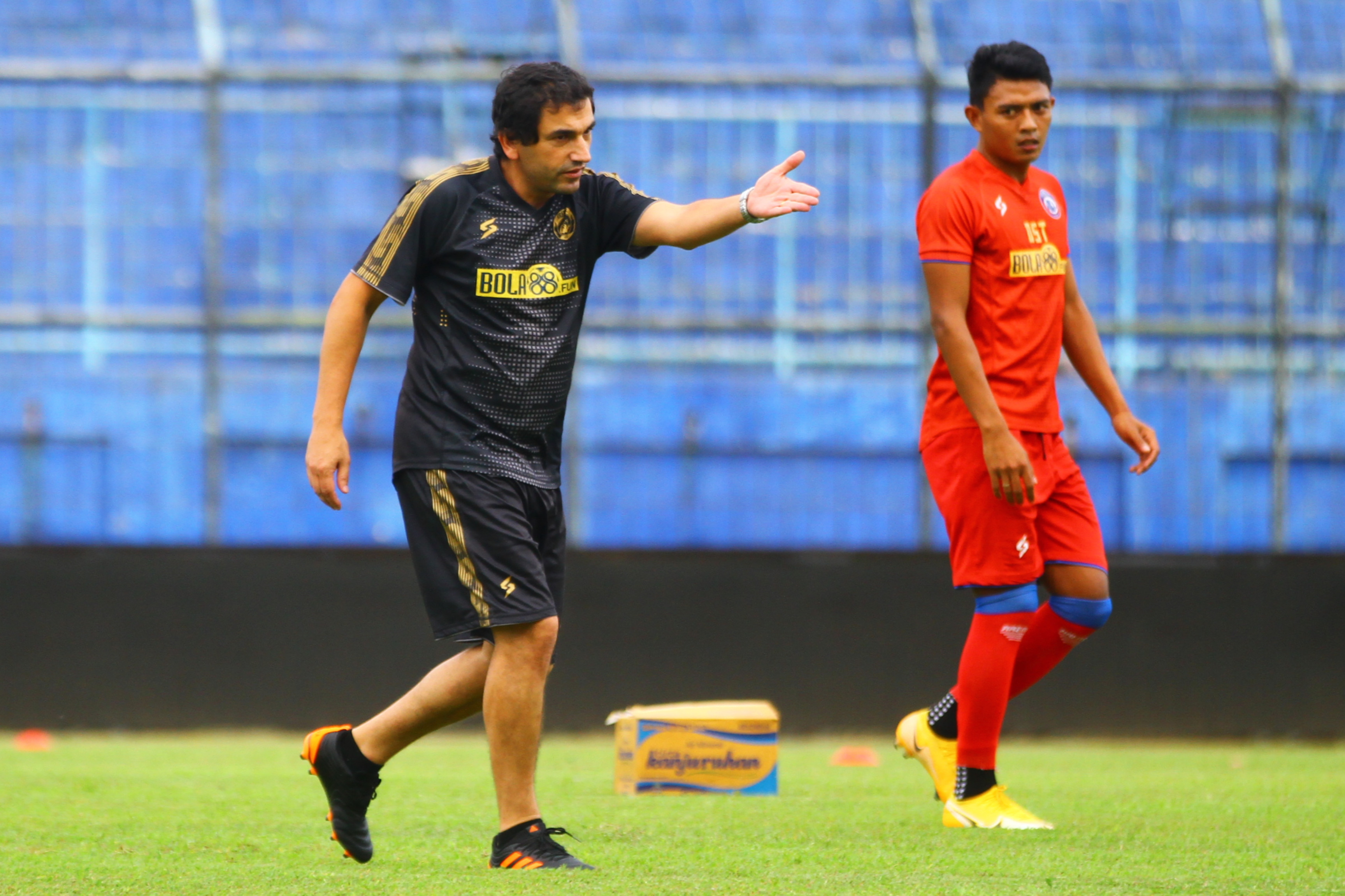 Pelatih Arema FC Eduardo Almeida