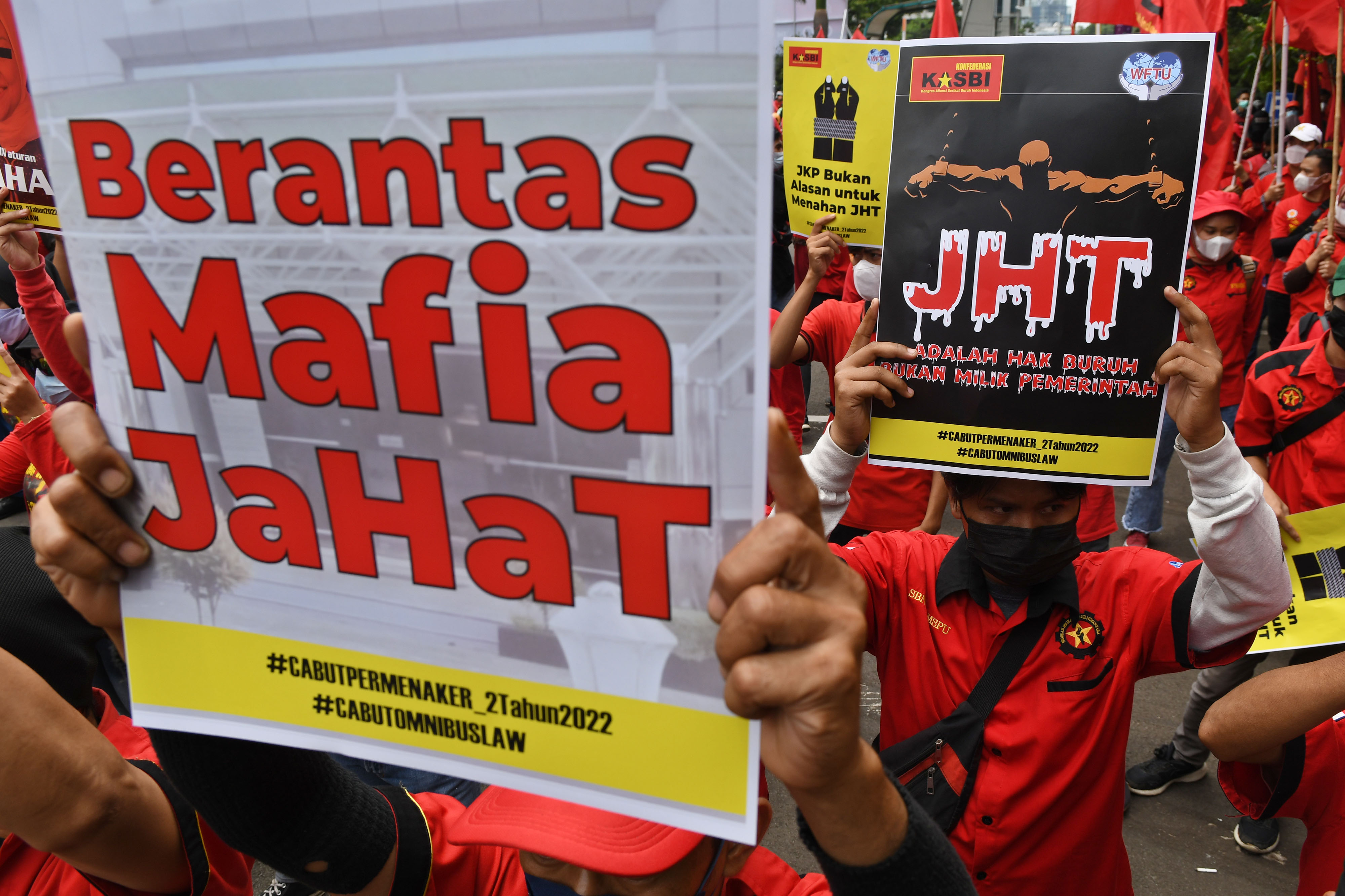 Aksi demonstrasi menolak Permenaker 2/2022 soal Jaminan Hari Tua (JHT)