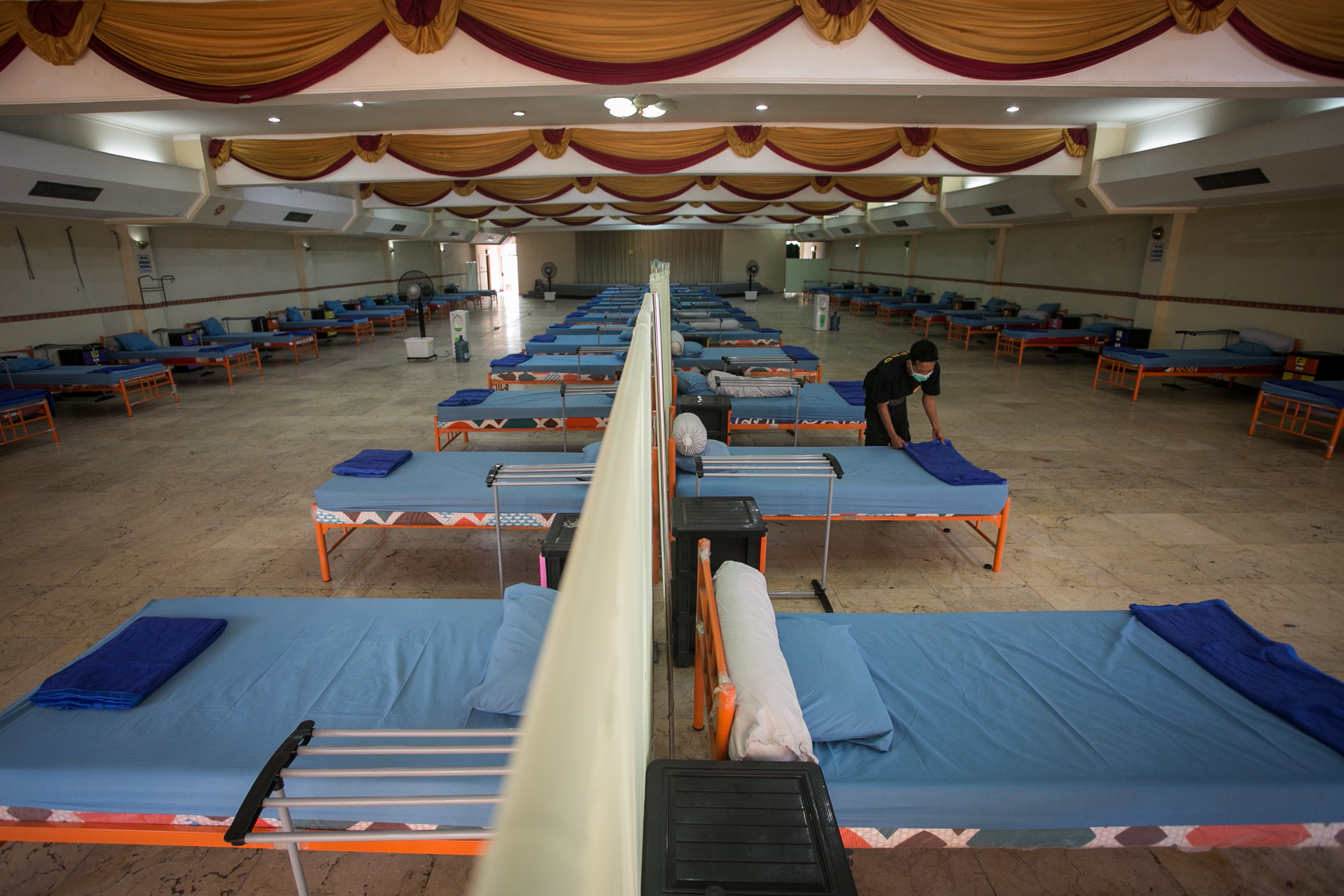 Tempat isolasi terpadu di Solo, Jawa tengah.