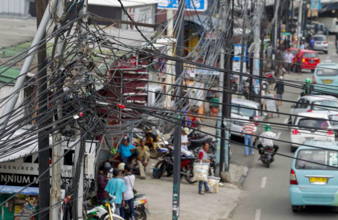 Pemprov DKI Jakarta akan menertibkan seluruh kabel udara untuk masuk ke dalam jaringan induk utilitas bawah tanah.