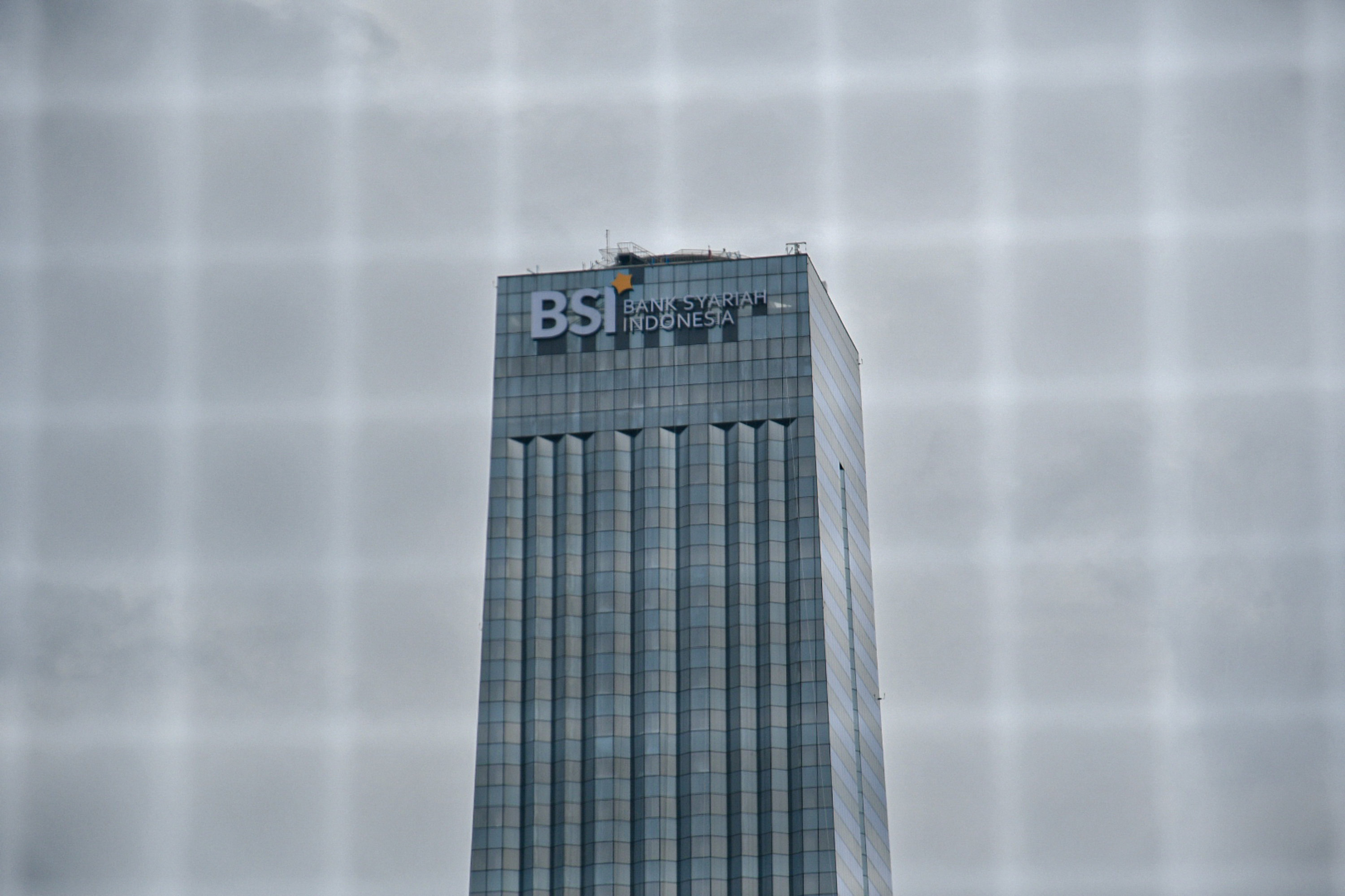 Gedung Bank Syariah Indonesia yang berlokasi di Jalan Gatot Subroto, Jakarta.