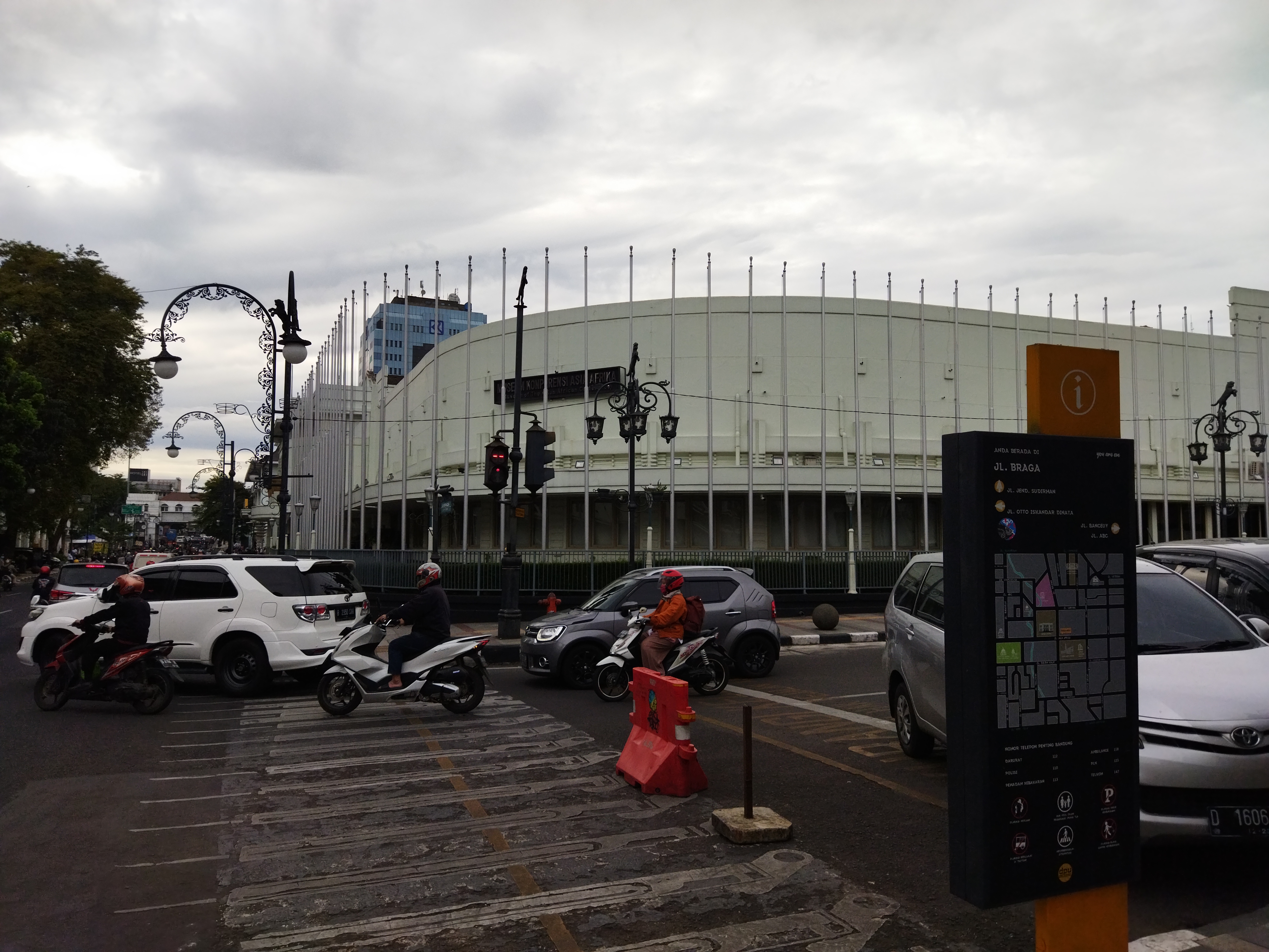 Gedung Merdeka di Jalan Asia Afrika, Kota Bandung, lokasi digelarnya Konferensi Asia Afrika, pada April 1955
