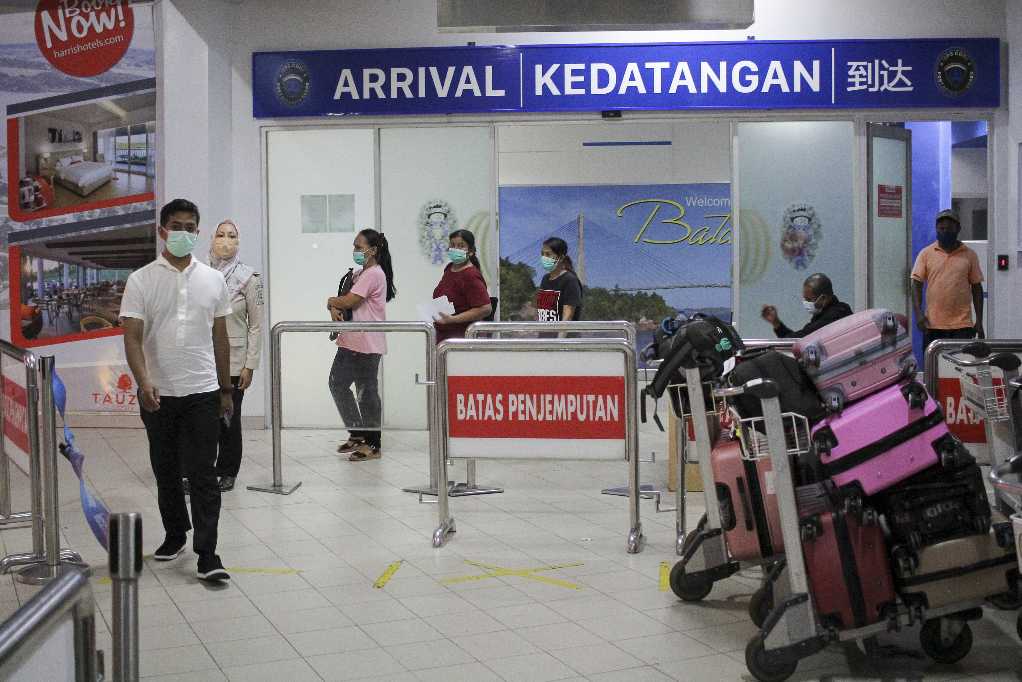 Area kedatangan internasional di Pelabuhan Internasional Batam