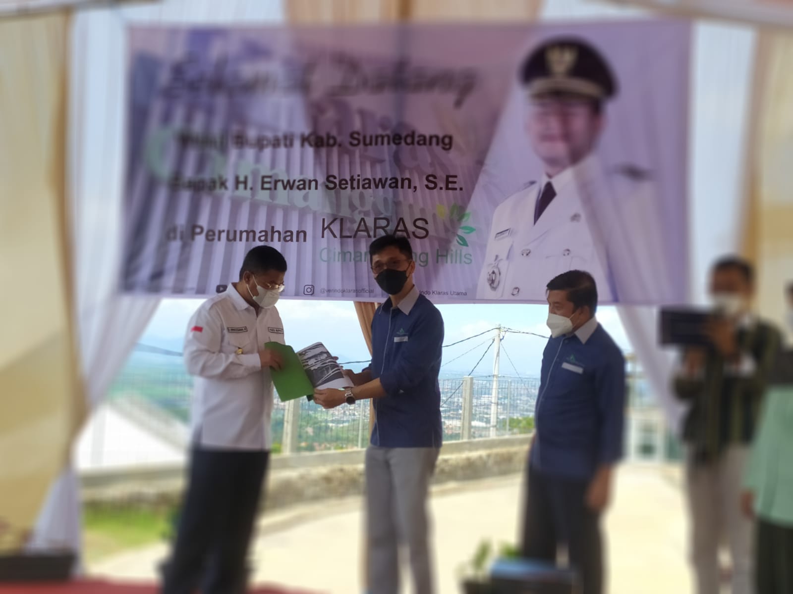 Acara silaturahmi dan penyerahan fasilitas sosial dan fasilitas umum di Perumahan Klaras Cimanggung Hills, Sumedang, Jabar, Rabu (16/20.  