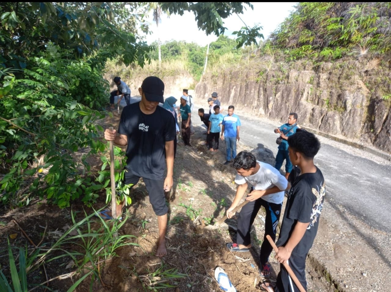  BPTU HPT Padang Mengatas melakukan pembinaan peternakan terhadap santri milenial di Padang, Sumatera Barat.