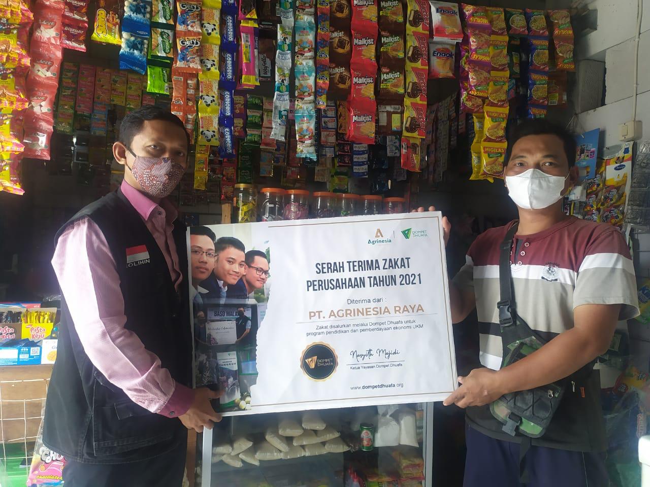 Penyaluran zakat perusahaan Agrinesia Raya kepada pelaku UKM