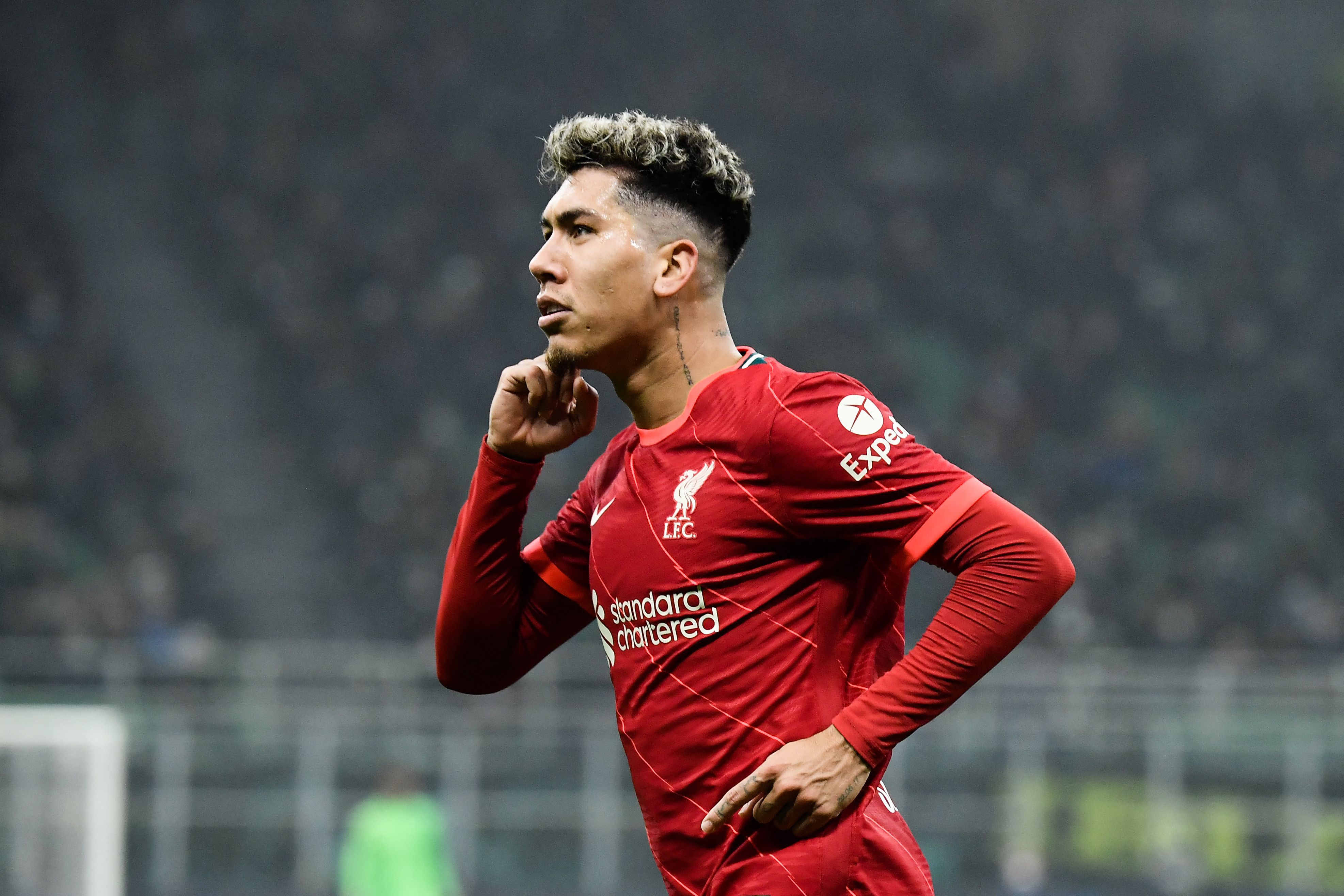 Gelandang Liverpool asal Brasil Roberto Firmino melakukan selebrasi usai mencetak gol di ajang UEFA Champions (16/2/2022)