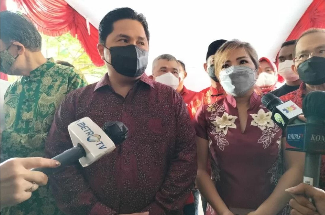 Menteri BUMN Erick Thohir di Wihara Dharma Bhakti, Taman Sari, Jakarta Barat, Selasa (1/2).