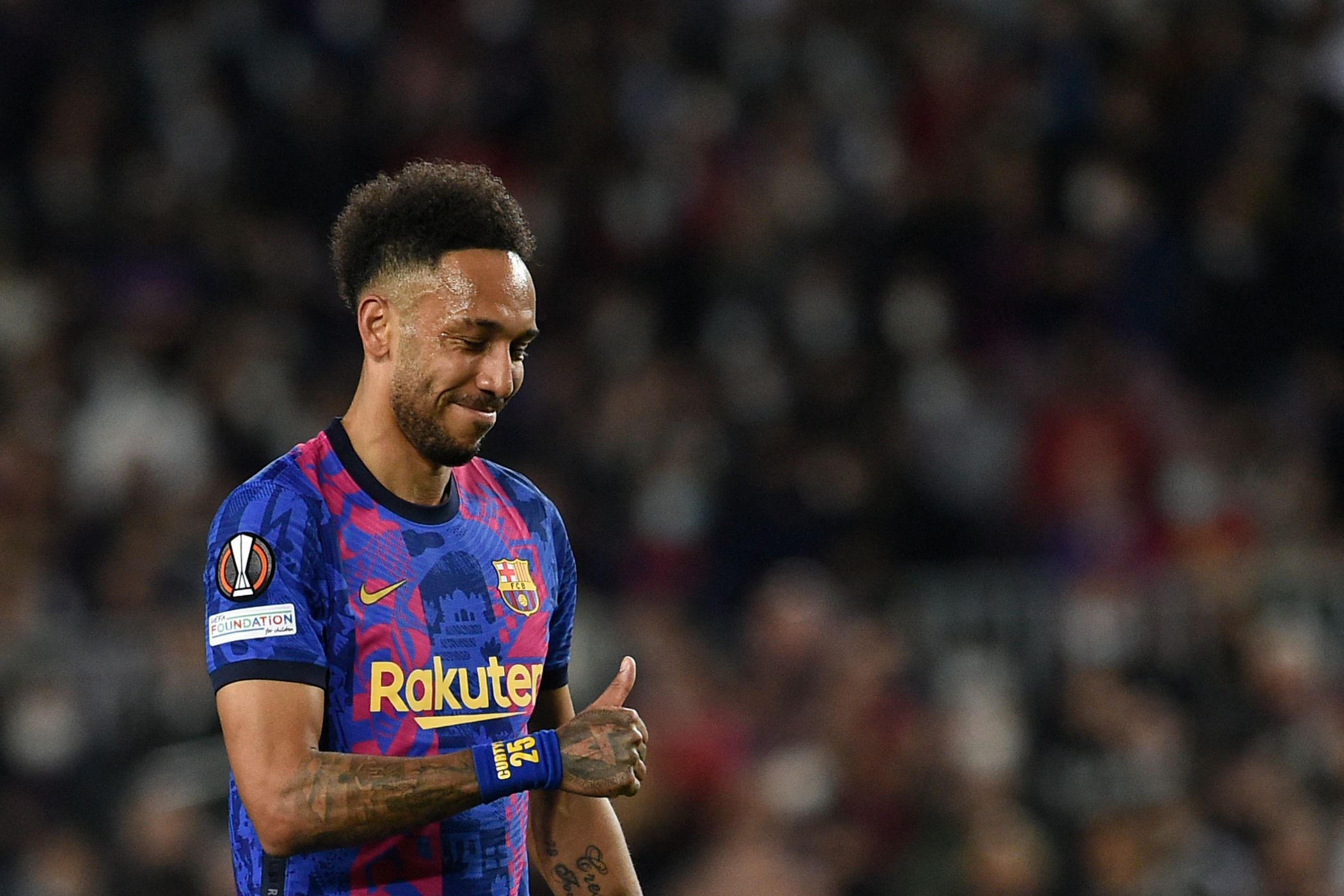 Pierre Emerick-Aubameyang mencetak hattrick untuk membawa Barcelona menang 4-1 atas Valencia dalam lanjutan La Liga, Minggu (20/2).  