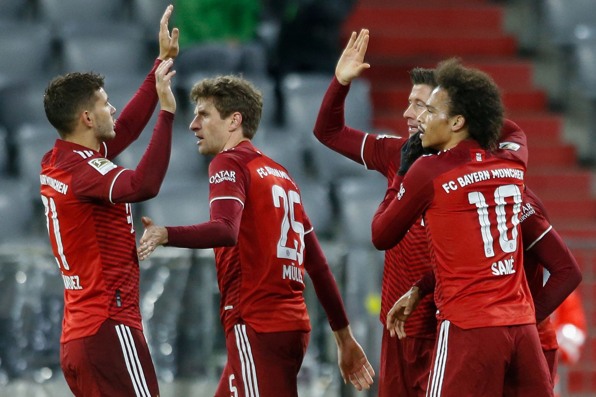 Para pemain Bayern Muenchen melakukan selebrasi usai mencetak gol ke gawang RB Leipzig di laga Bundesliga.