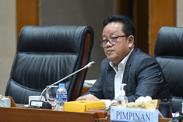 Ketua Komisi VII DPR RI Sugeng Suparwoto saat RDP dengan Dirjen Industri Kecil Menengah dan Aneka (IKMA), Kemenperin. 