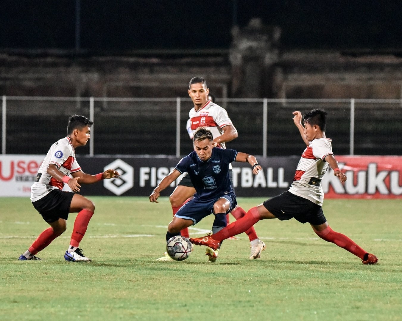 Laga Persela lawan Madura United