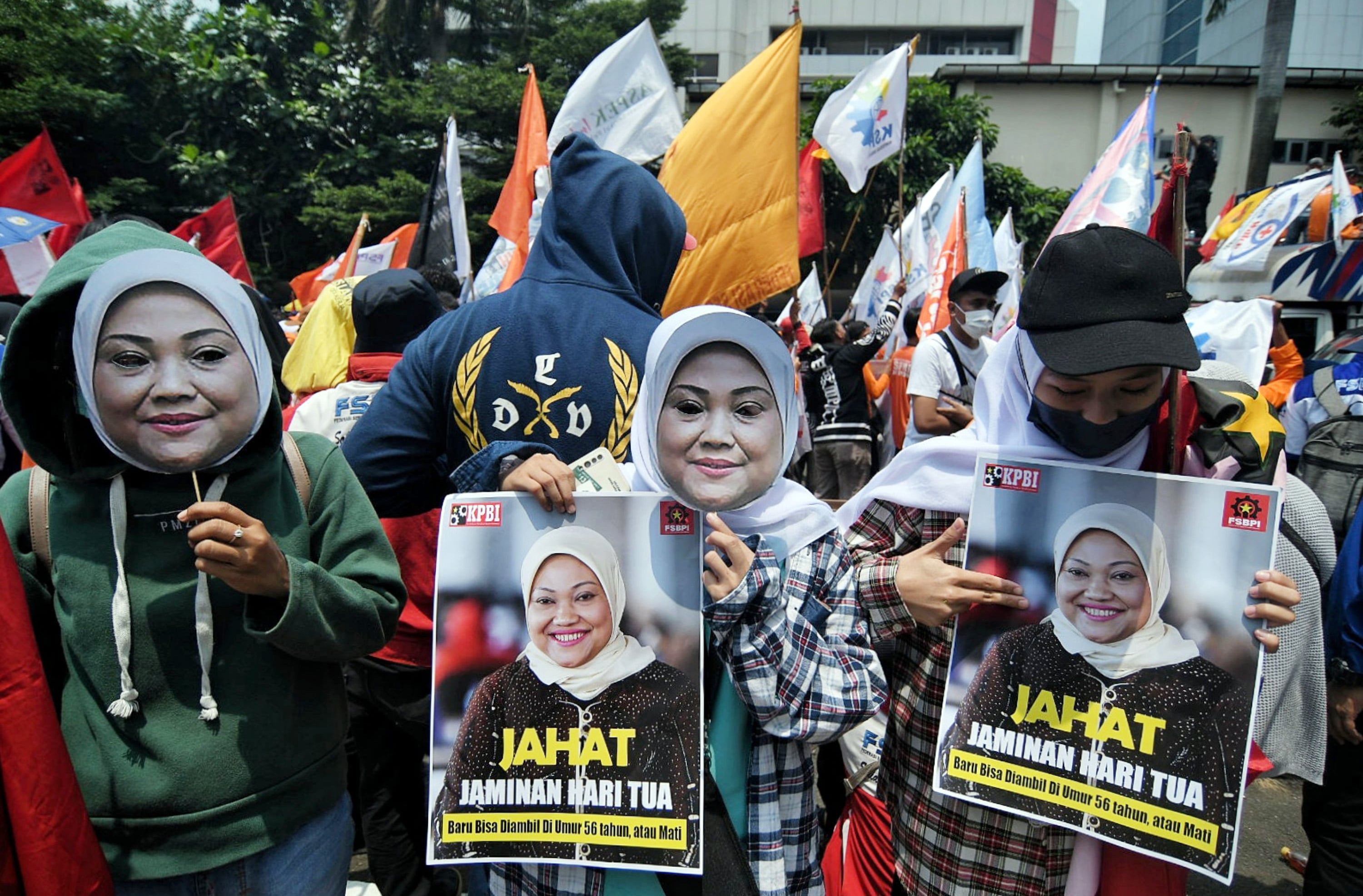 Aksi buruh tolak aturan JHT