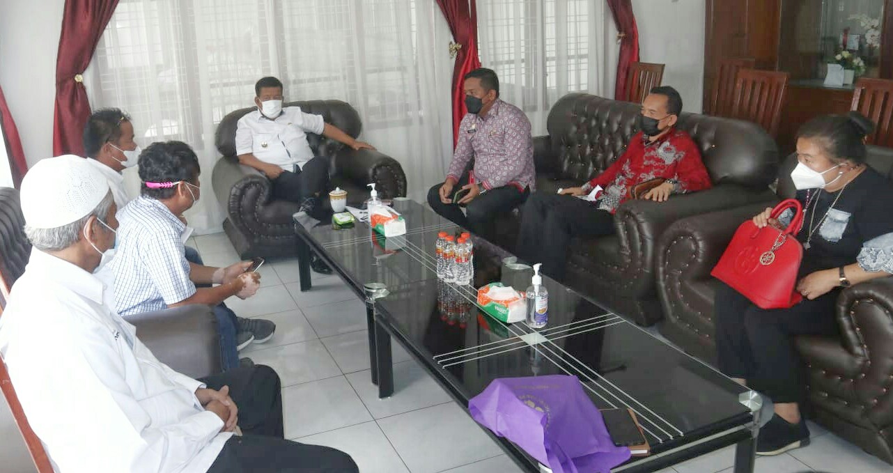 Audensi Bupati dan PHRI Simalungun di Rumdin Wakil Bupati Simalungun Jln. Suri Suri Pematang Simalungun, Kec Siantar, Kab Simalungun.