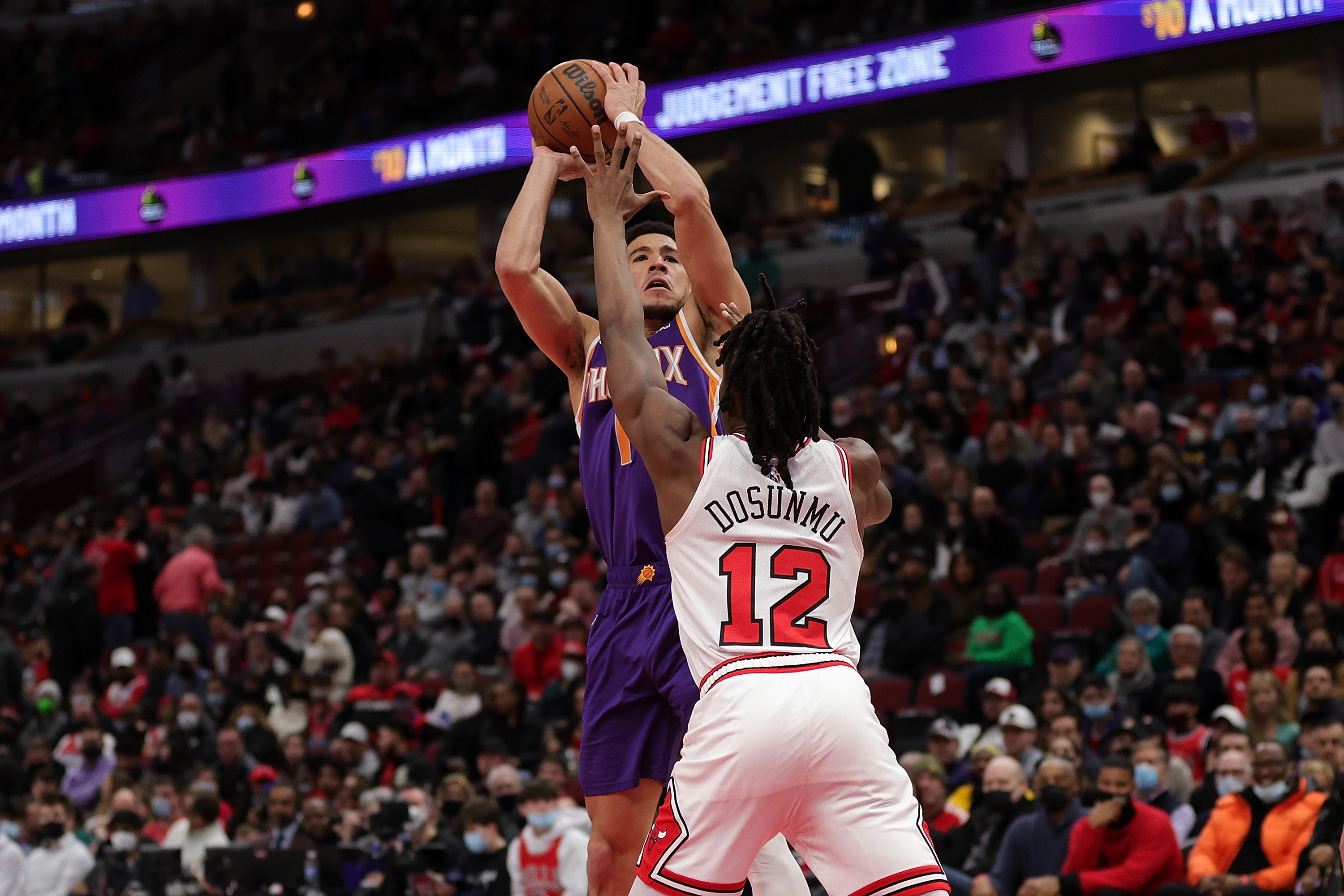 Booker Sumbangkan 38 Poin Bawa Kemenangan Suns atas Bulls