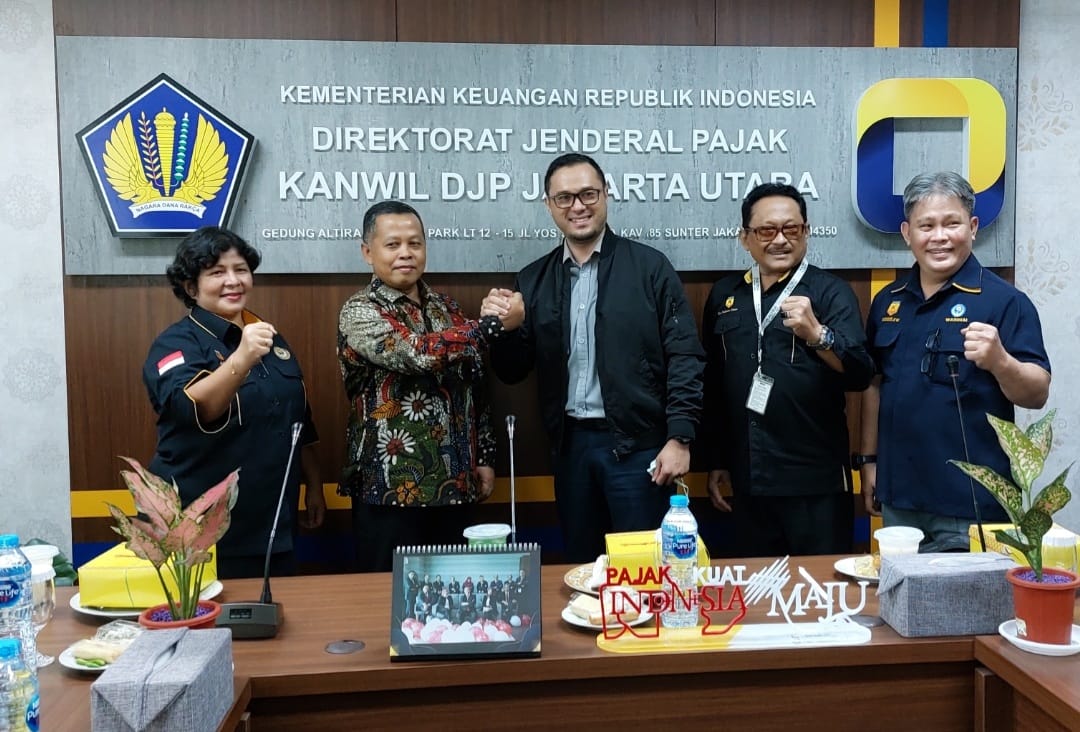 Ketua Umum PB Wadokai yang baru Edy Slamet Irianto (tengah).