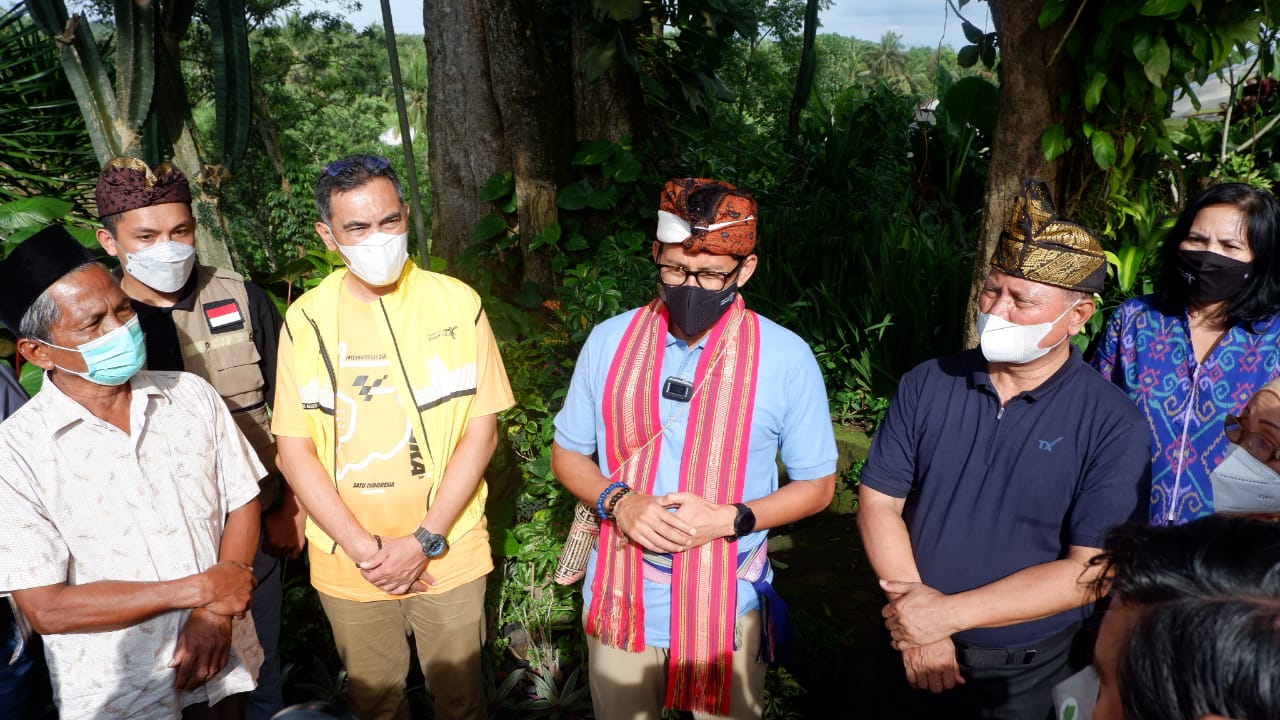 Menparekraf Sandiaga Salahudin Uno melakukan sosialisasi di Desa Wisata Tete Batu berada di Kecamatan Sikur, Kabupaten Lombok Timur, NTB. 