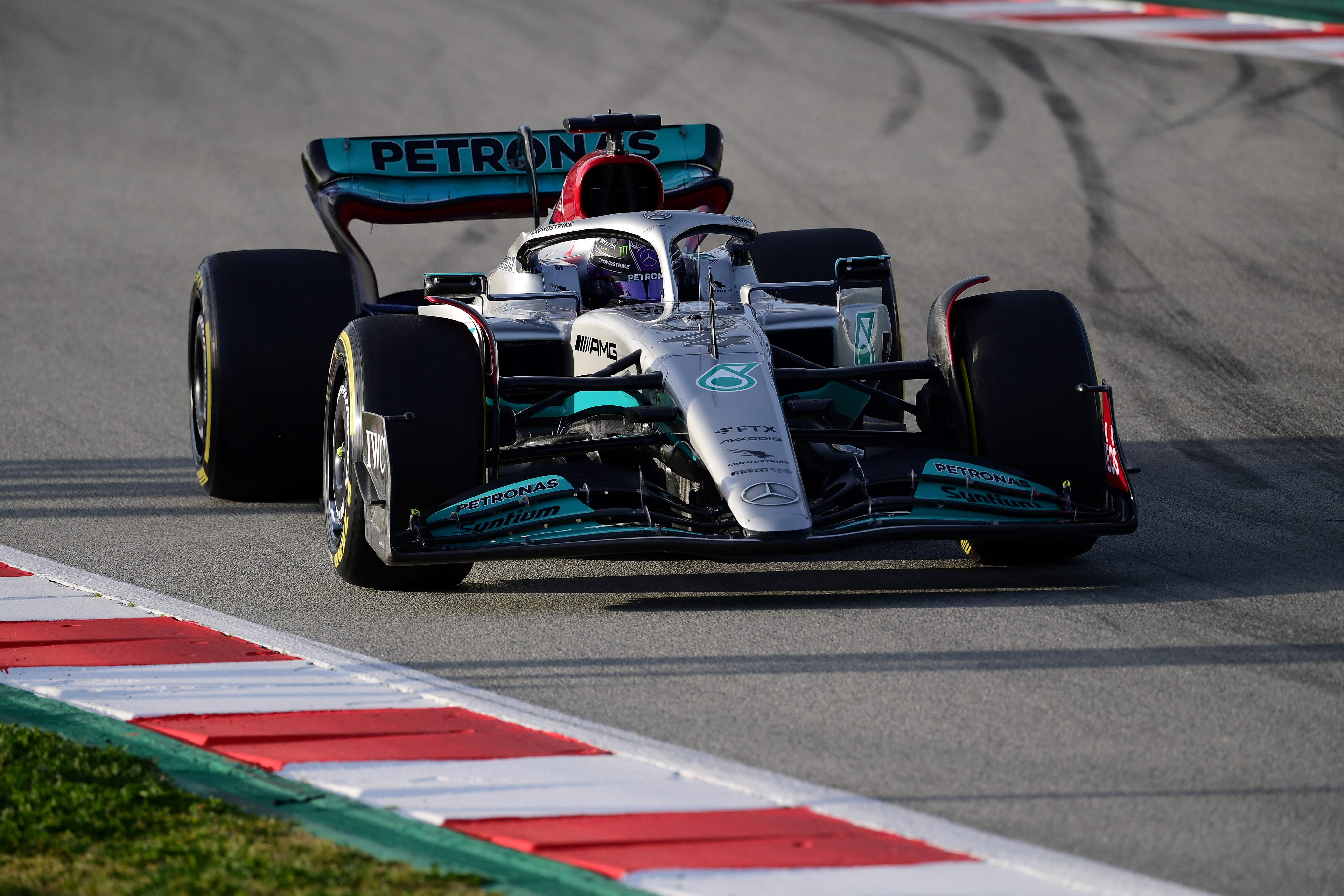 Pembalap Mercedes Lewis Hamilton