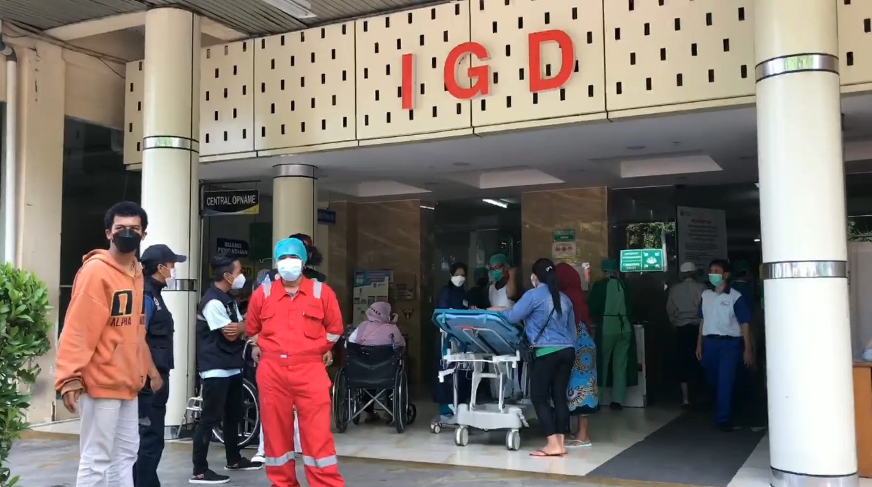 Lonjakan kasus covid-19 terjadi karena sebaran virus yang cukup masif dan juga kelalaian masyarakat dalam menjaga prokes.