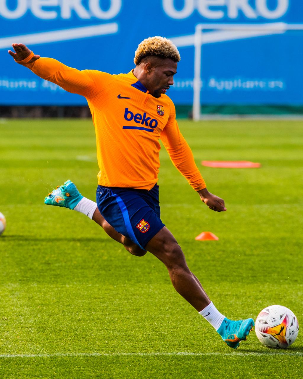 Pemain anyar Barcelona Adama Traore