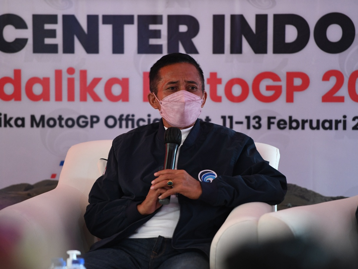 Bupati Lombok Tengah NTB Lalu Pathul Bahri saat jumpa pers di Media Center Indonesia Mandalika MotoGP 2022, Sabtu (12/2).