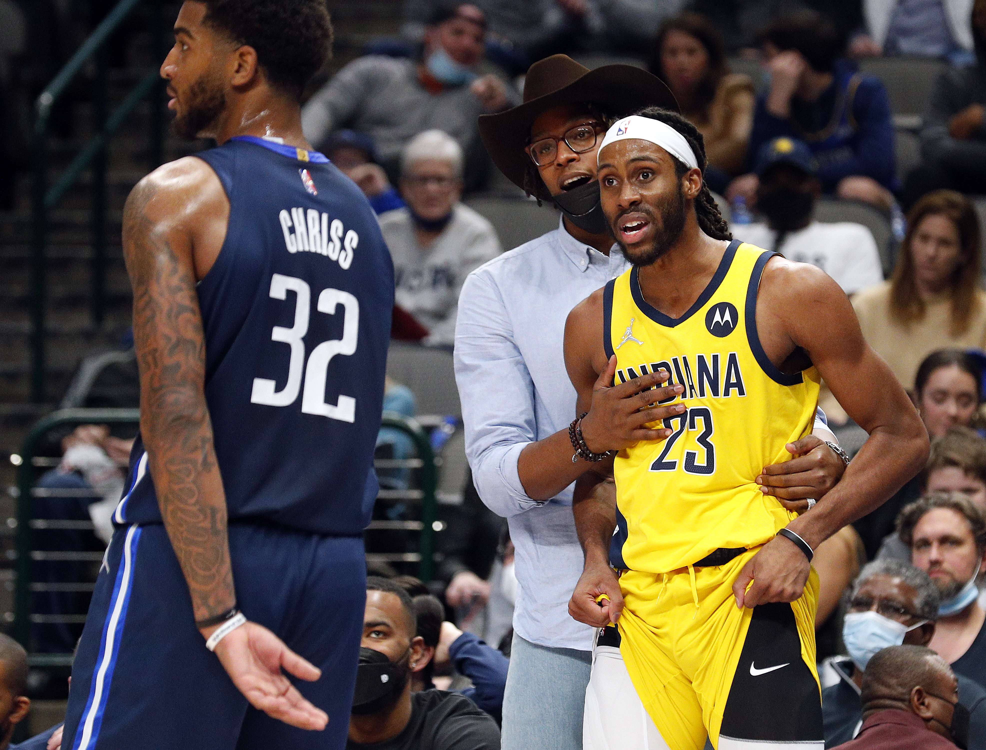 Reaksi rookie Indiana Pacers, Isaiah Jackson (kanan), saat timnya menghadapi Dallas Mavericks.  