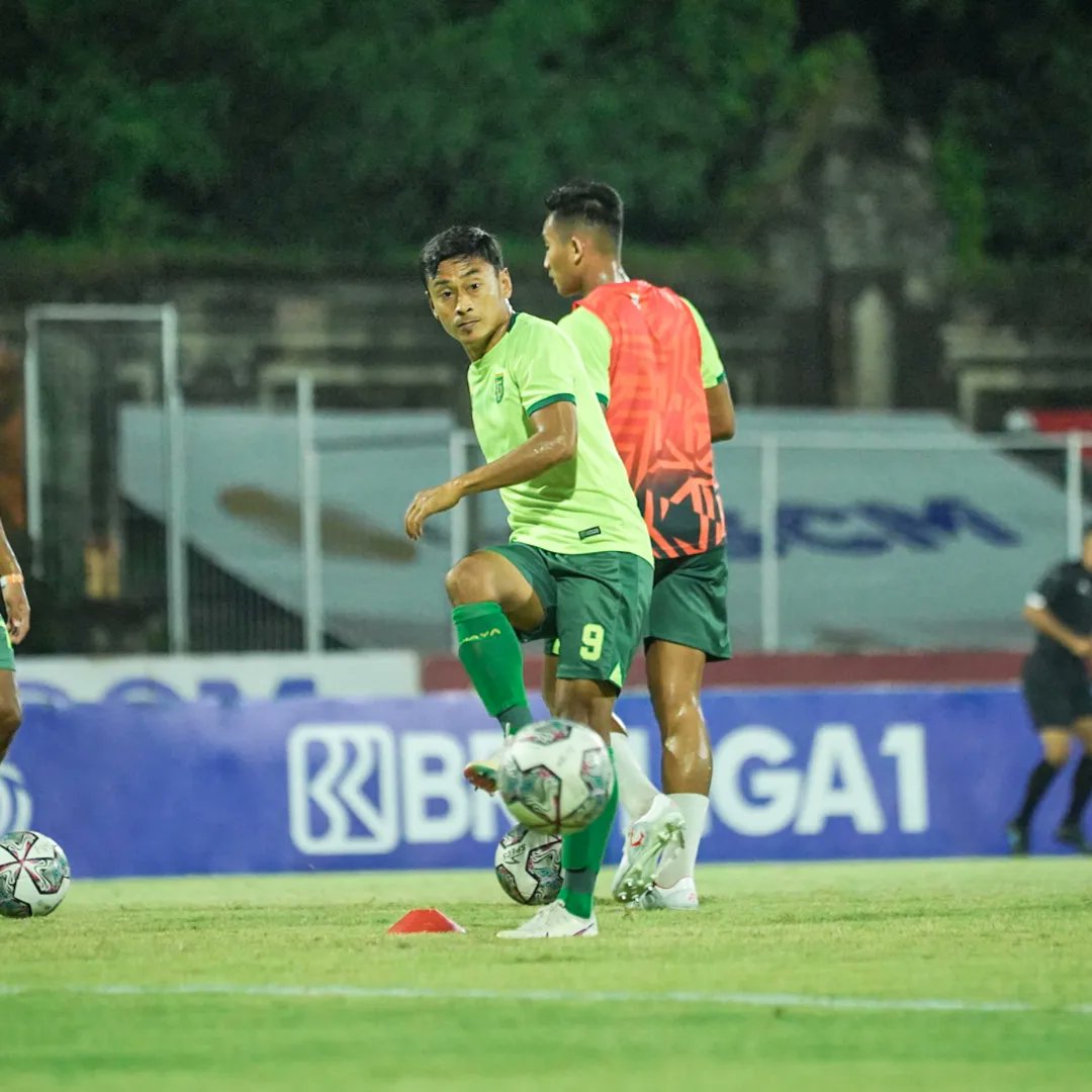Skuad Persebaya tengah berlatih