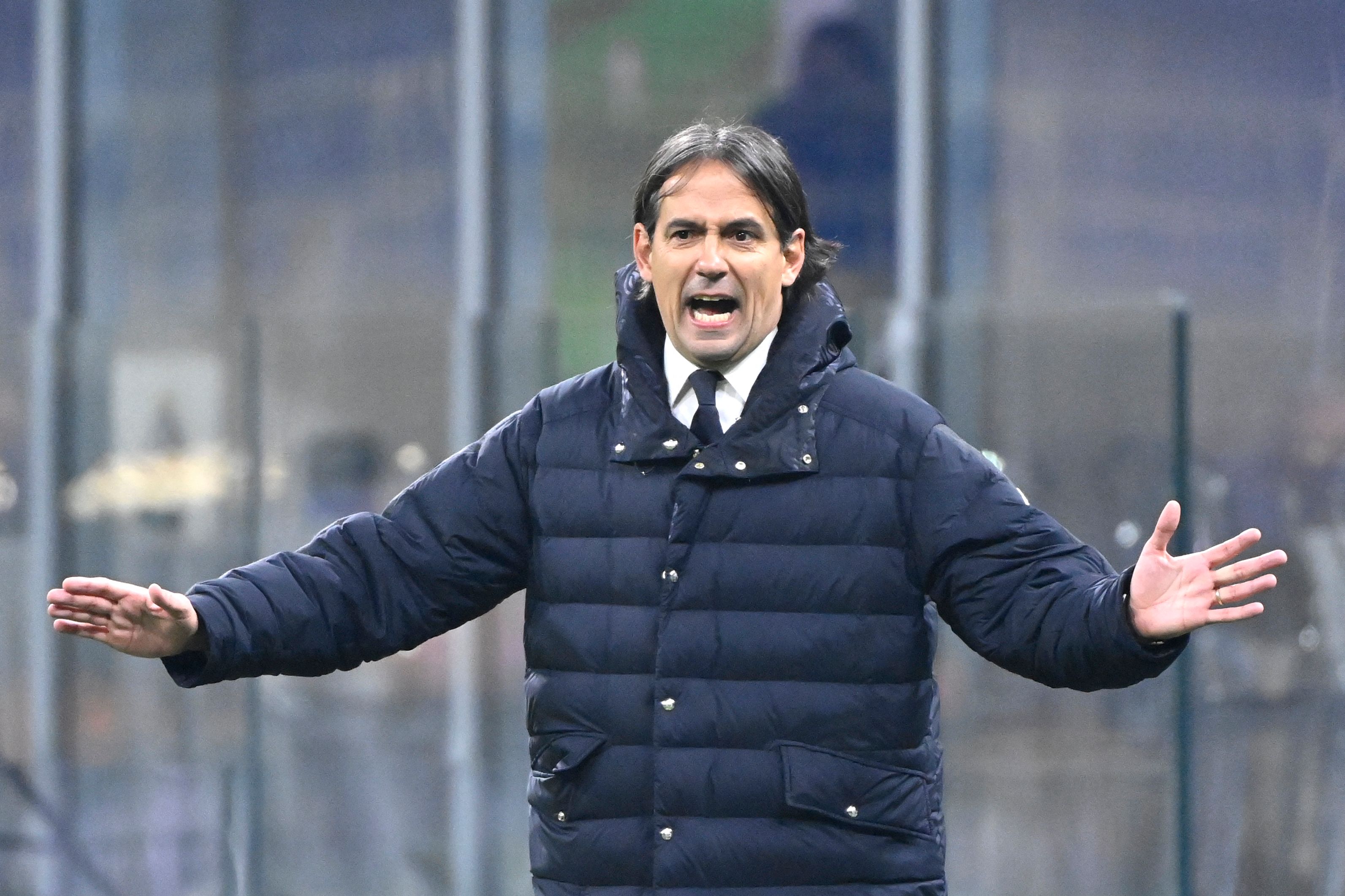Reaksi pelatih kepala Inter Milan Simone Inzaghi saat timnya menghadapi Venezia di laga Serie A Italia. 