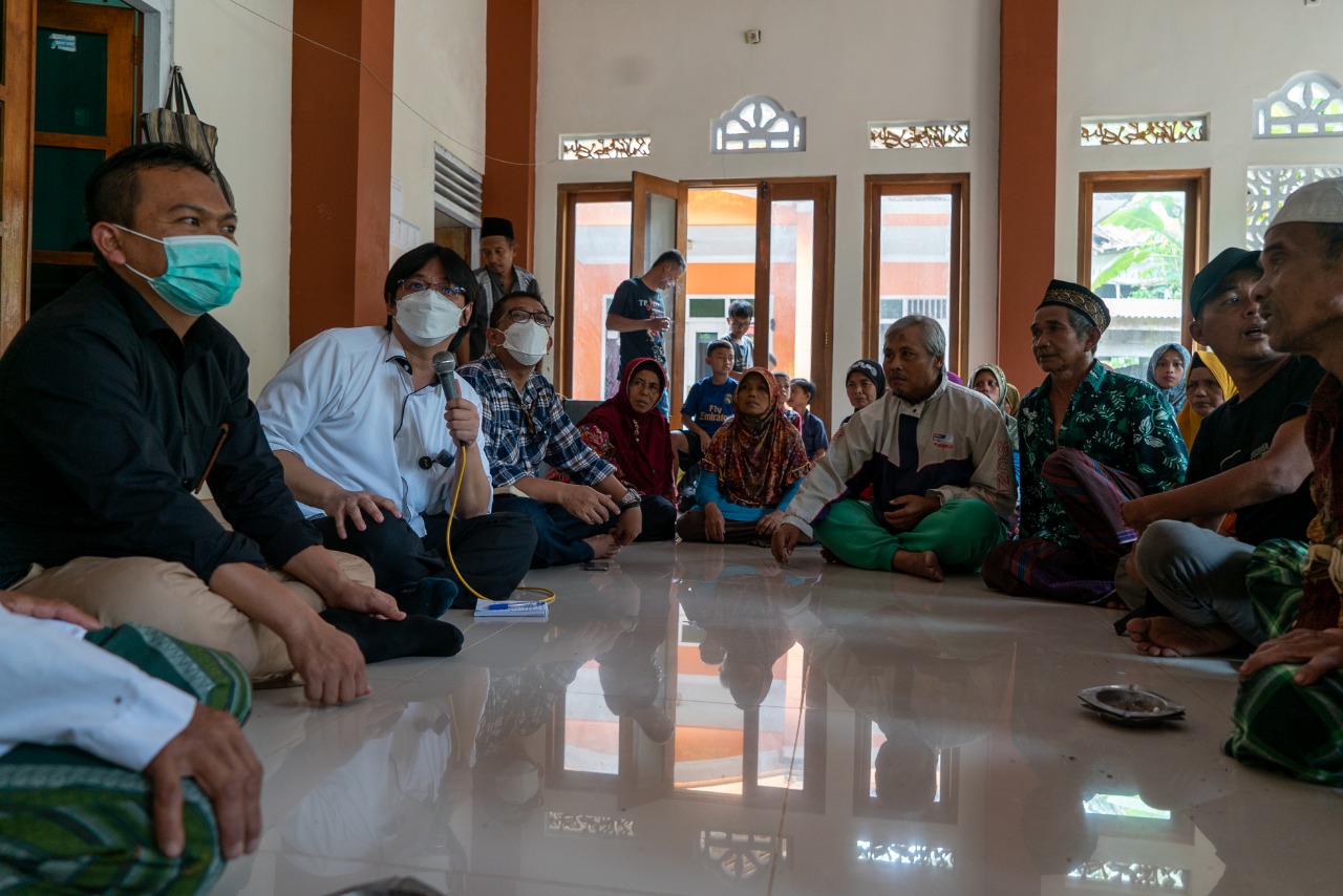 Para warga desa Wadas saat berkomunikasi dengan perwakilan KSP.