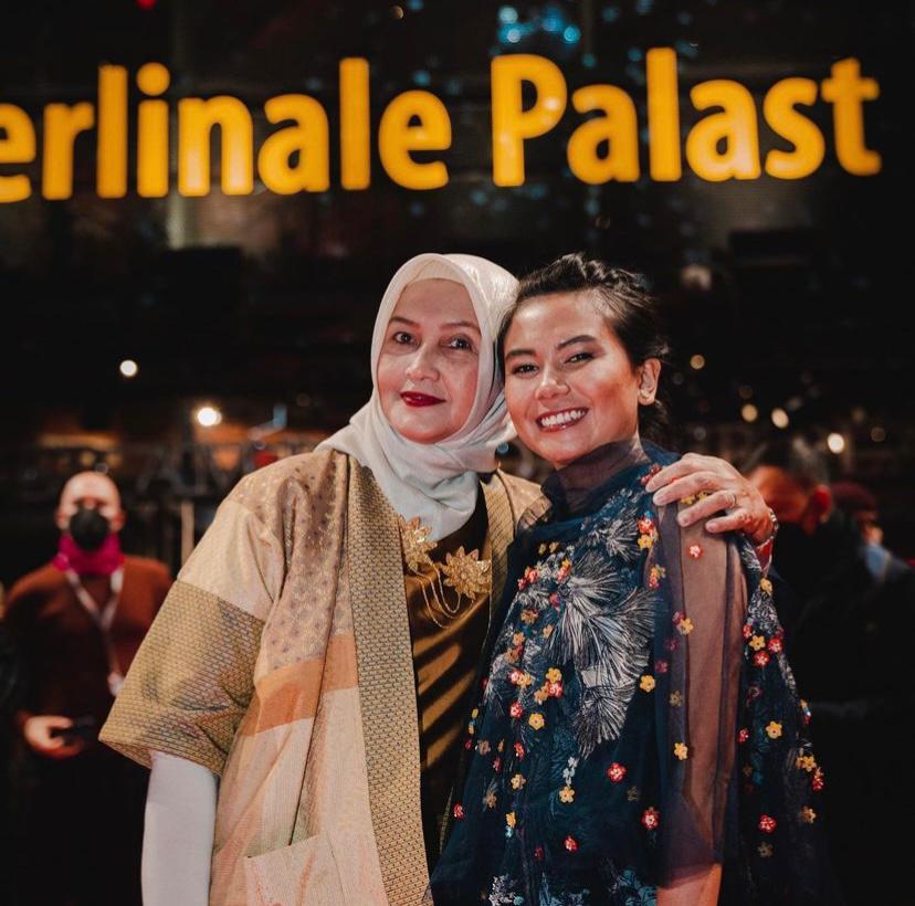 Kamila Andini (kanan)